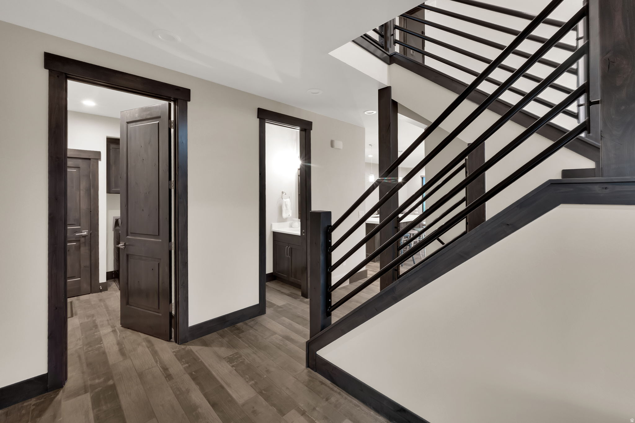 EDGEWATER - Residential Lease