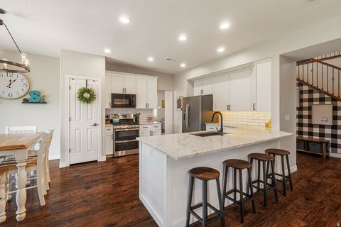 Tiny photo for 260 S 2275 W, Lehi, UT 84043 (MLS # 2161444)