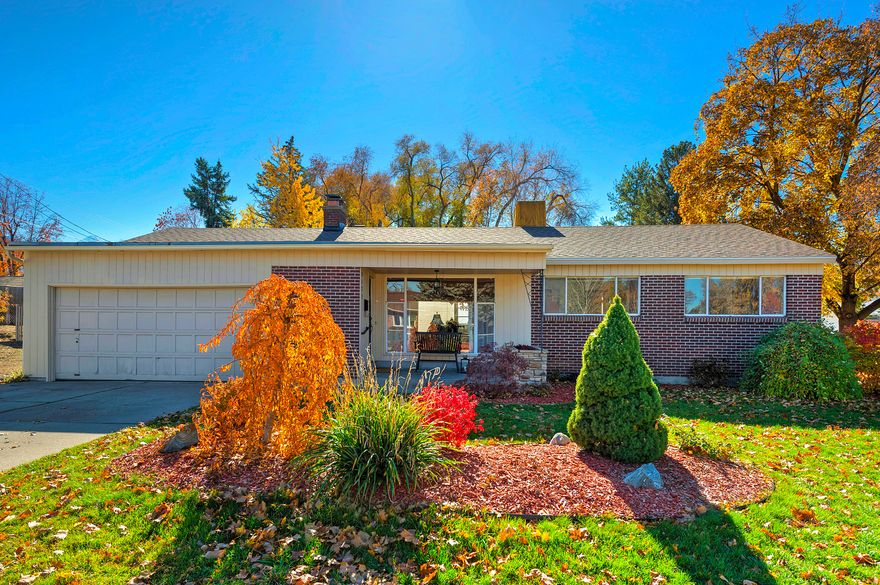 Charming, single-level living in the sought-after Holladay area. Offering a wonderful, private retreat on a nice size lot. This home boasts a two-car garage and stunning mountain views that can be enjoyed from multiple vantage points. Inside, you'll find a bright, open floor plan highlighted by a remodeled kitchen, three bedrooms, and two bathrooms that provide comfortable, single-story living. Convenience is at your doorstep with easy access to restaurants, shopping, and entertainment, while outdoor adventures are just moments away at Little Cottonwood and Big Cottonwood Canyons, including renowned ski resorts. Don't miss the opportunity to make this inviting home yours.