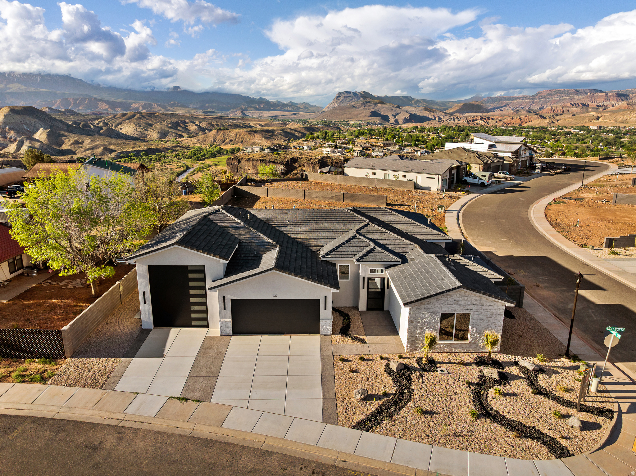 FALCON RIDGE - Residential
