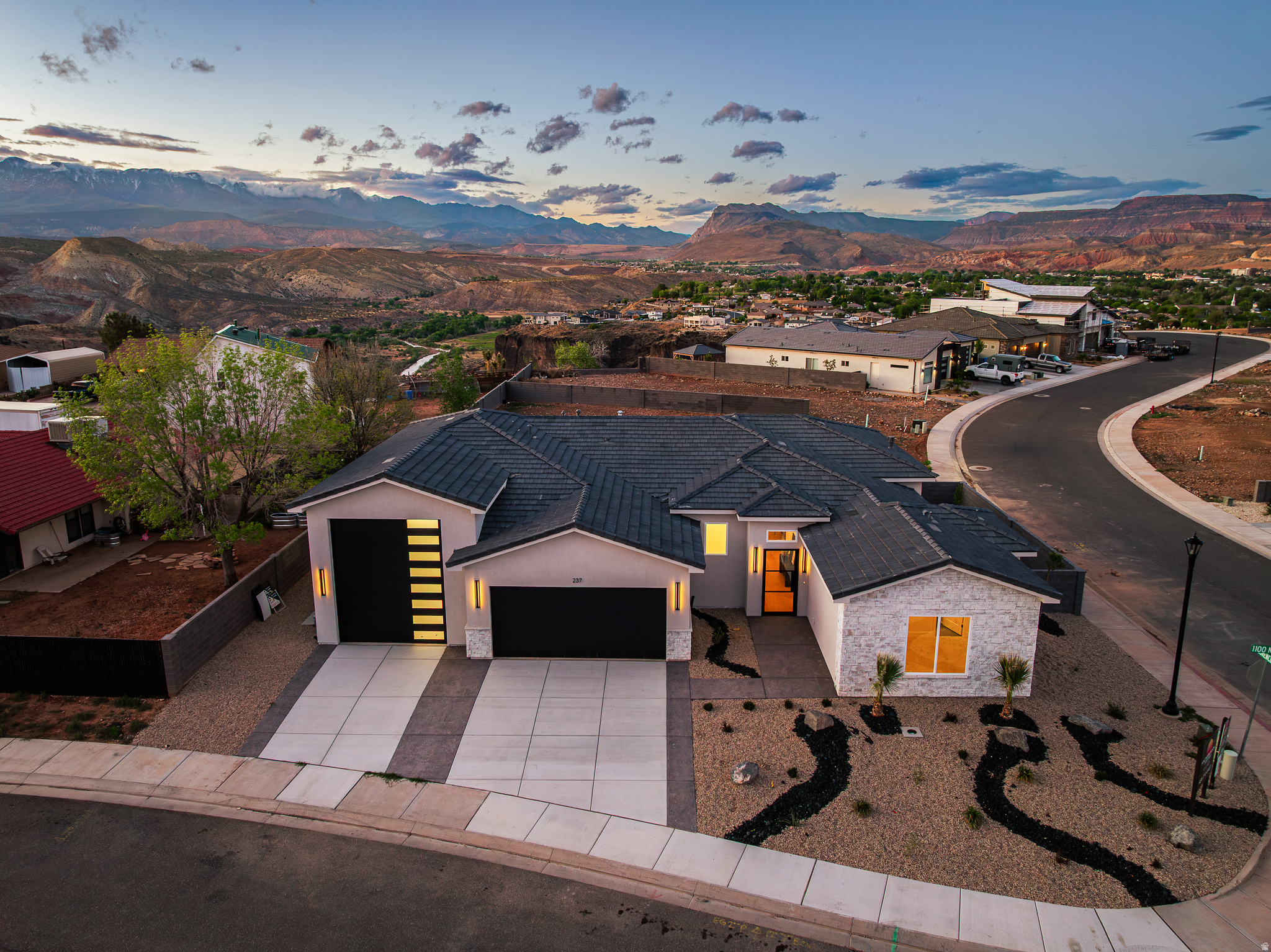 FALCON RIDGE - Residential