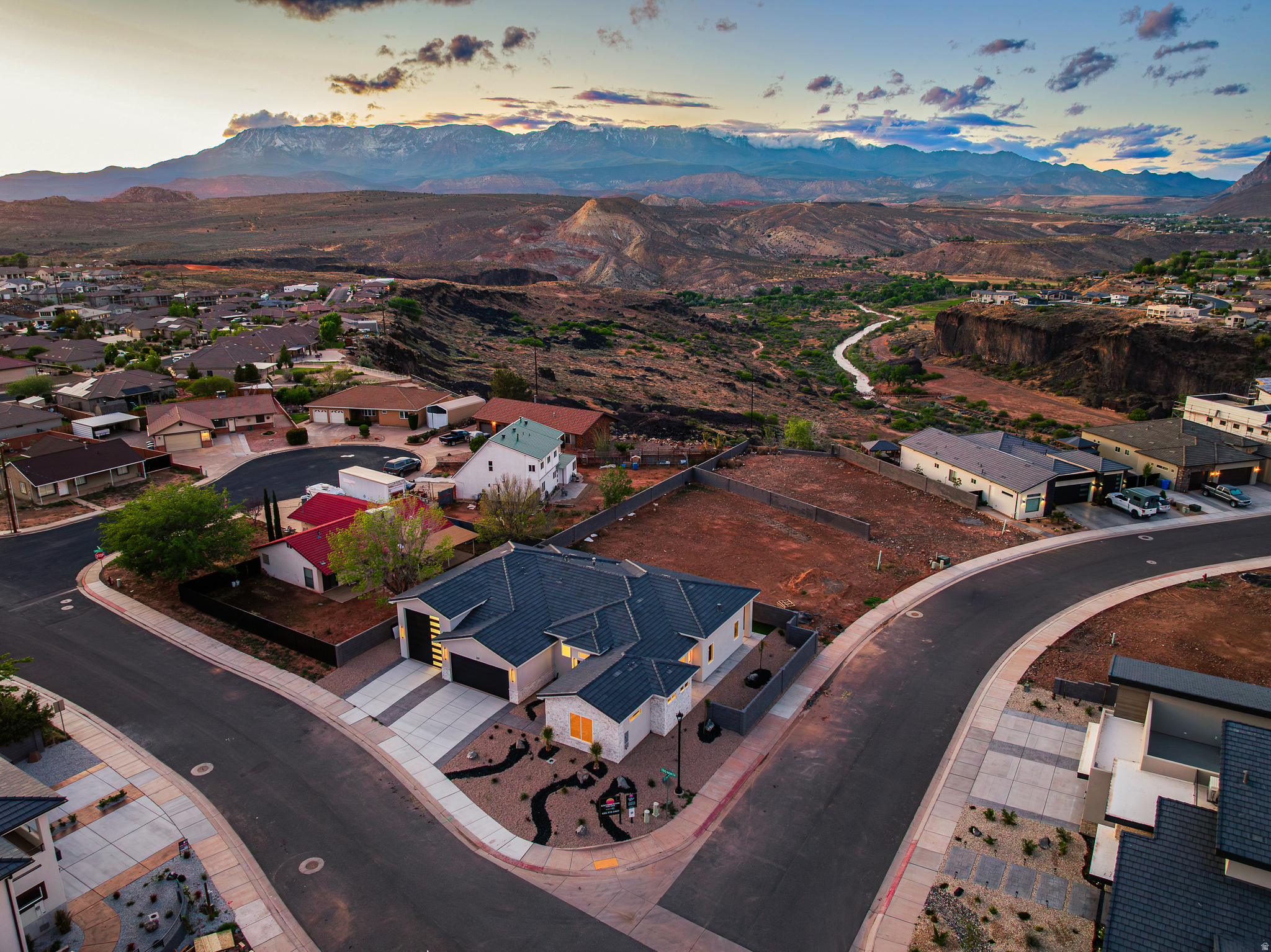 FALCON RIDGE - Residential