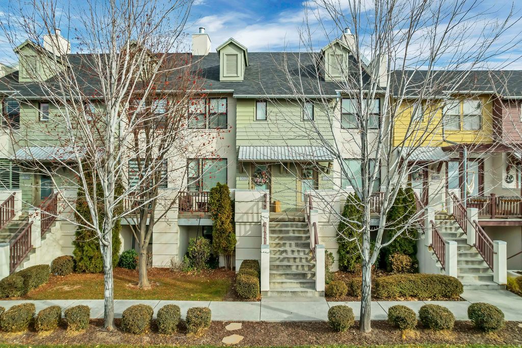 Photo of 11386 S OKANOGAN LN, South Jordan, UT 84009 (MLS # 2128436)