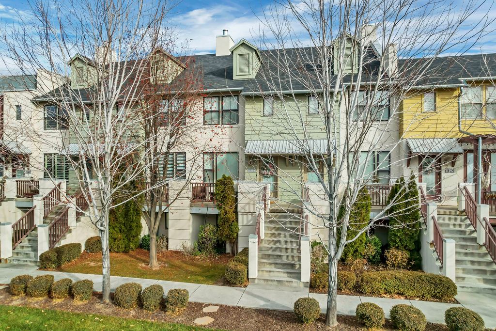 Photo of 11386 S OKANOGAN LN, South Jordan, UT 84009 (MLS # 2128436)