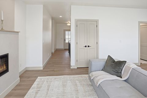 Tiny photo for 258 E 250 S, Richmond, UT 84333 (MLS # 2123562)