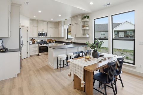 Tiny photo for 258 E 250 S, Richmond, UT 84333 (MLS # 2123562)