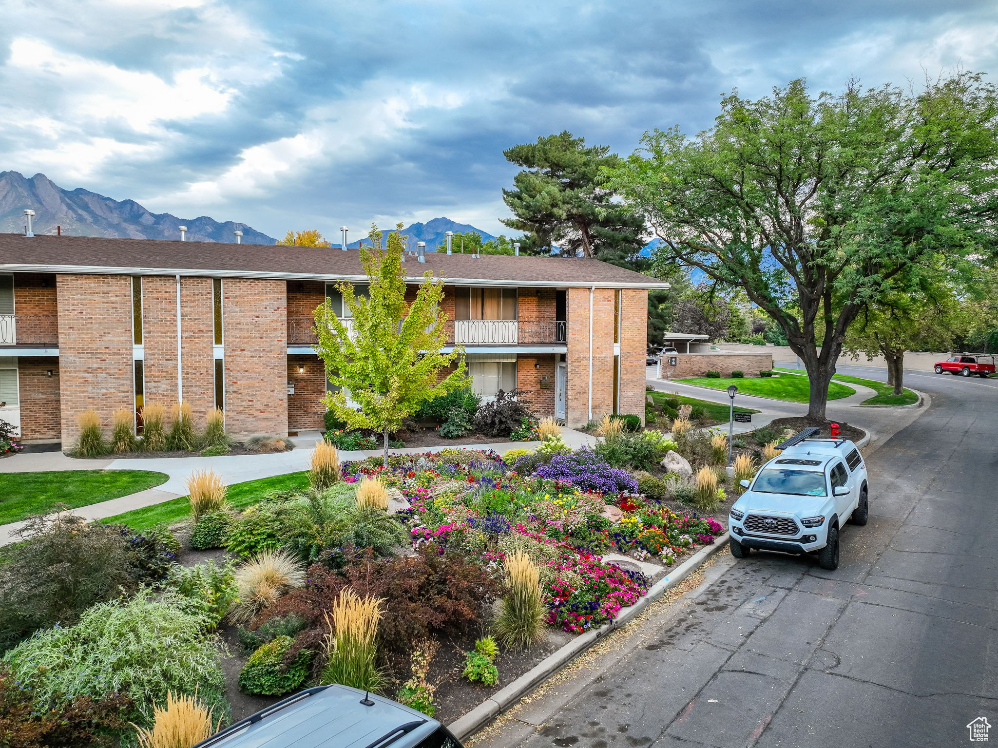 THREE FOUNTAINS - Residential