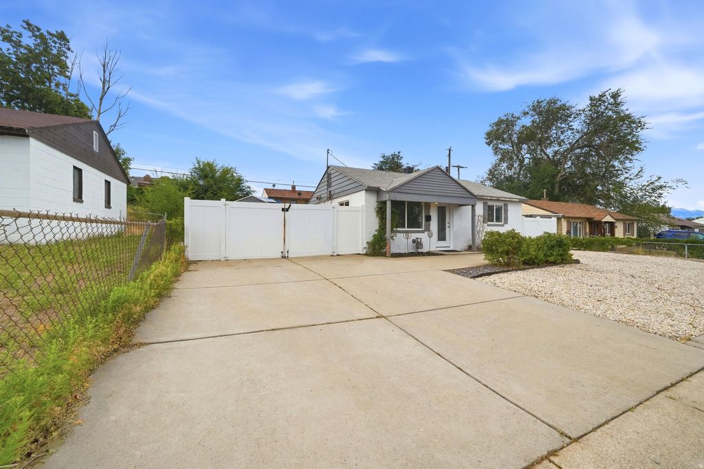 Photo of 410 E HIGHLAND, Tooele, UT 84074 (MLS # 2170206)