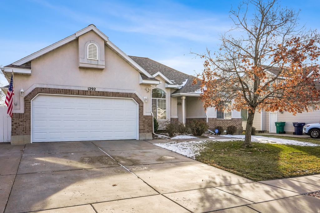 Photo of 1292 E 2675 N, Layton, UT 84040 (MLS # 2134307)