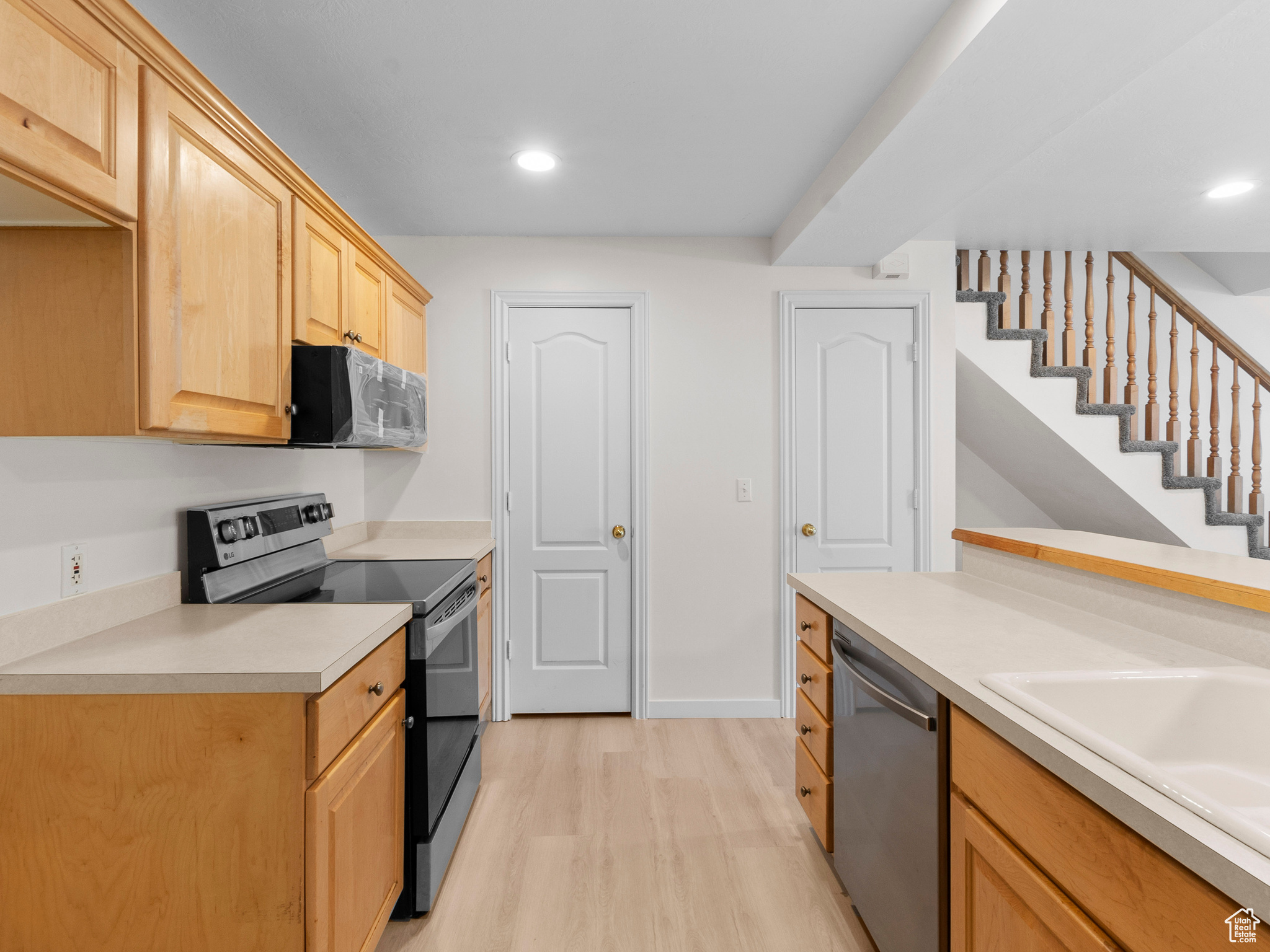 WILLOW GROVE CONDOMINIUMS - Residential