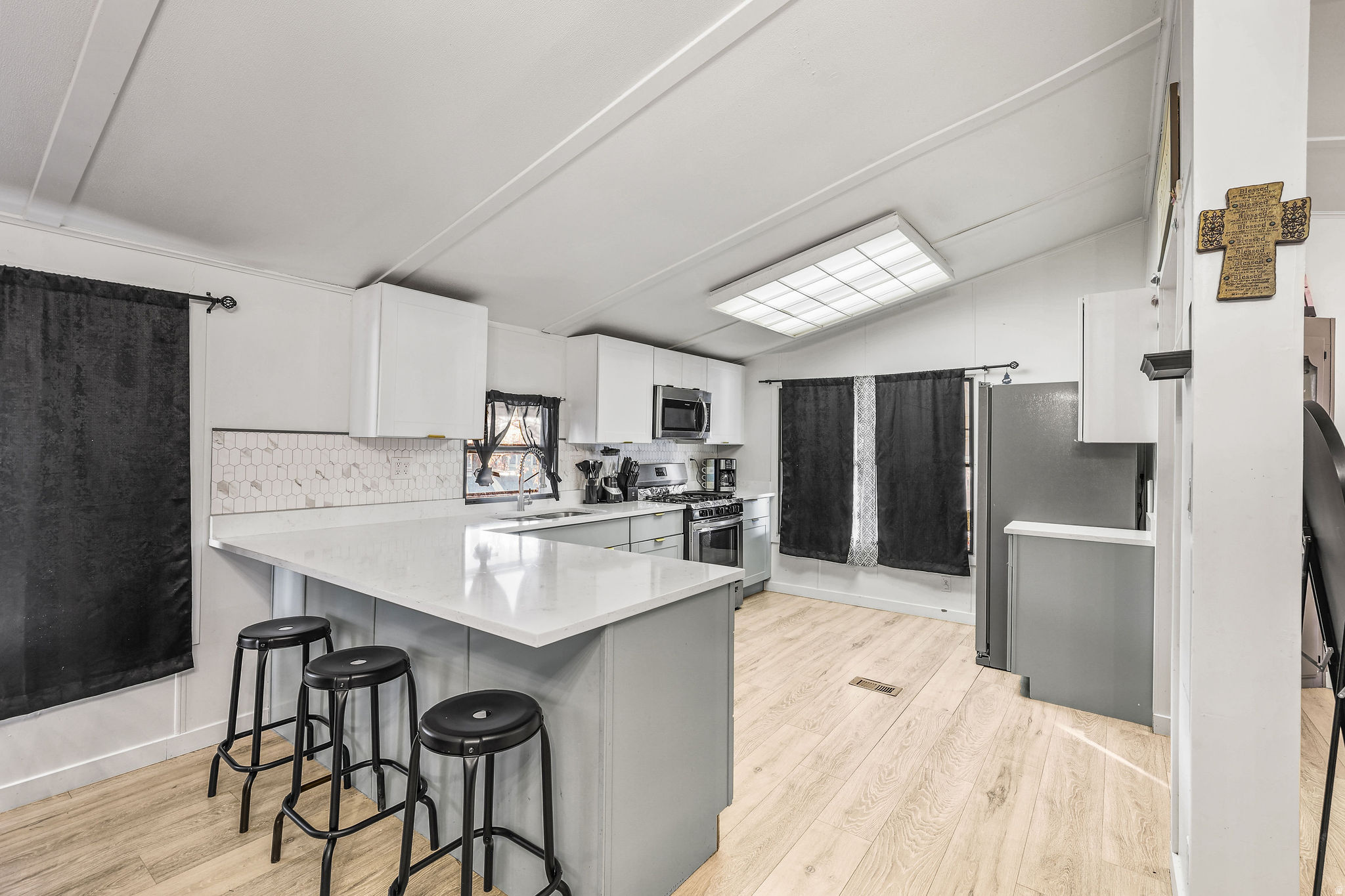 LAKEVIEW ESTATES - Residential