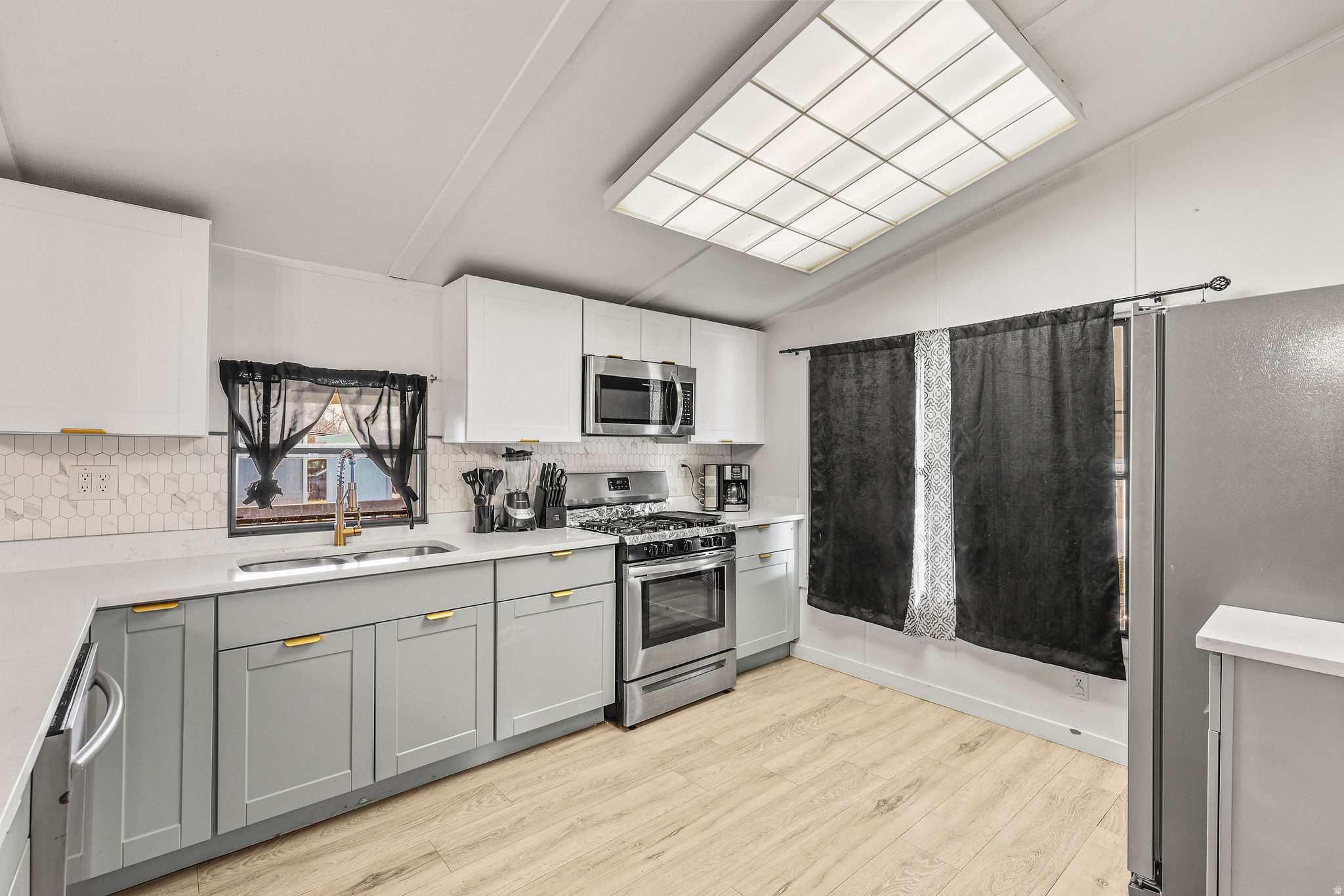 LAKEVIEW ESTATES - Residential