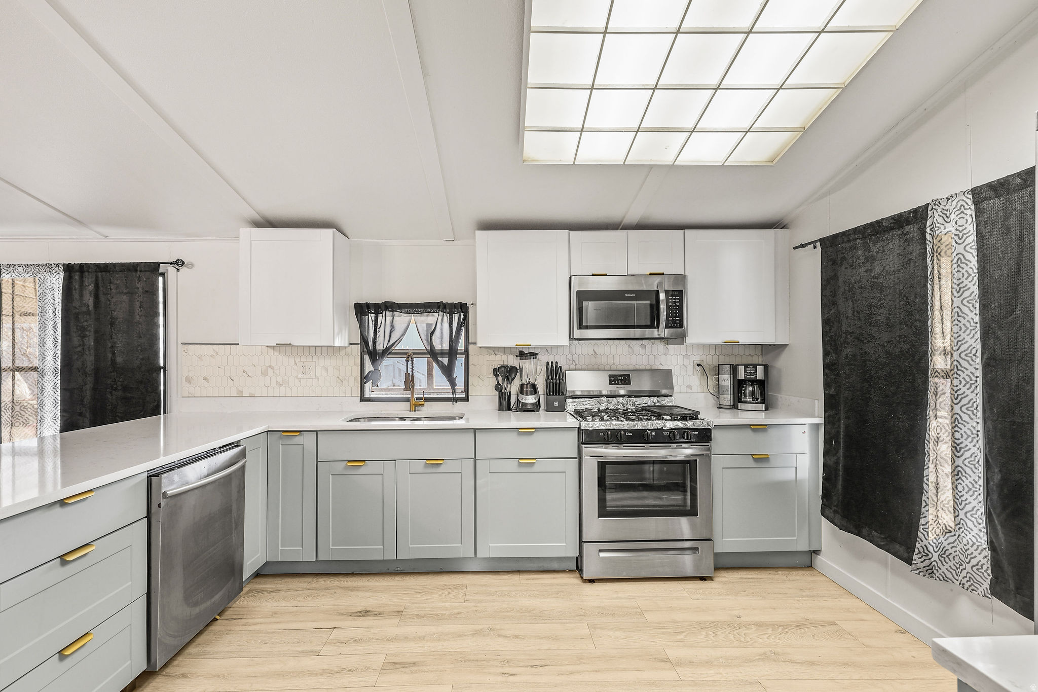 LAKEVIEW ESTATES - Residential