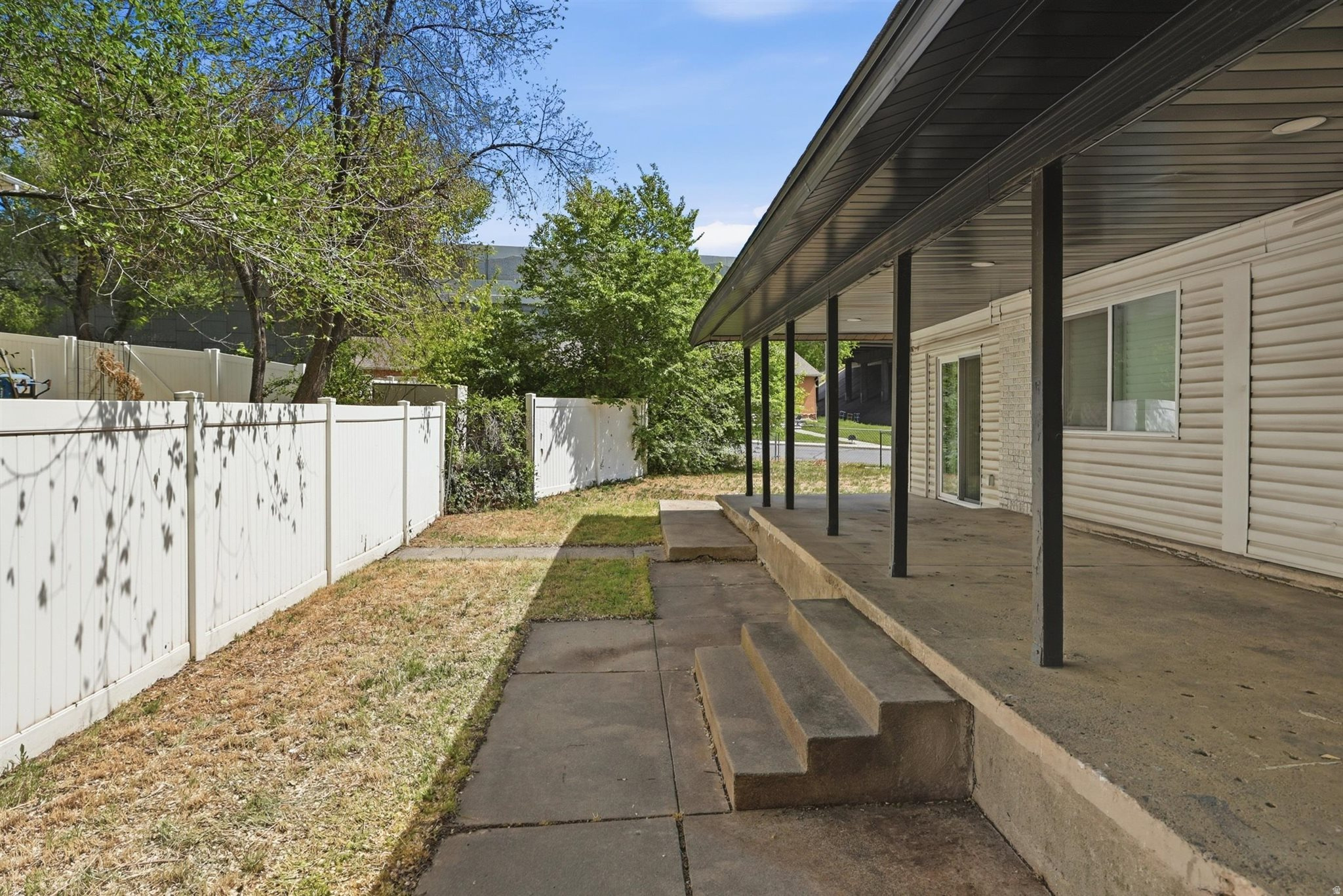 KRISTEN KOVE - Residential