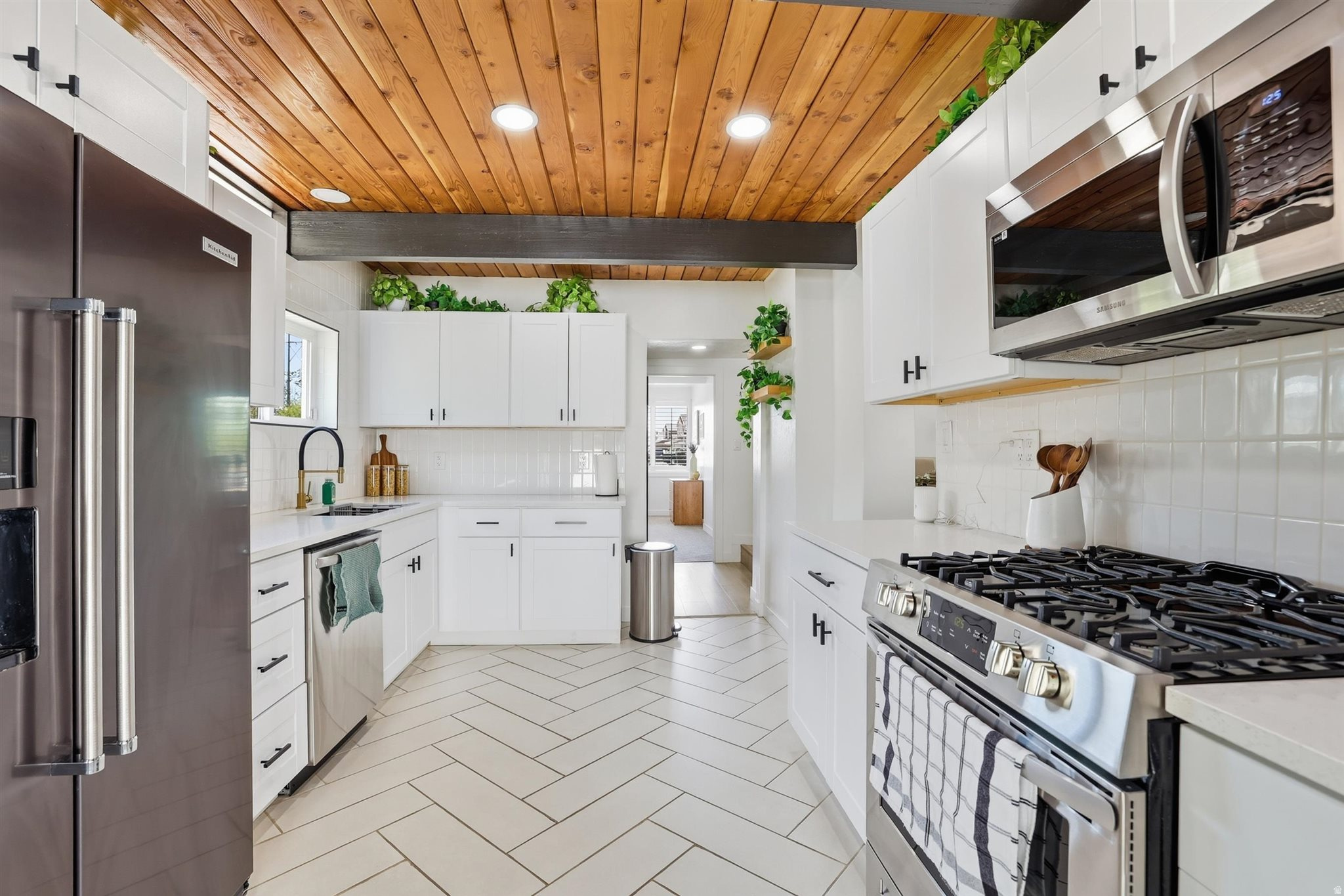 KRISTEN KOVE - Residential