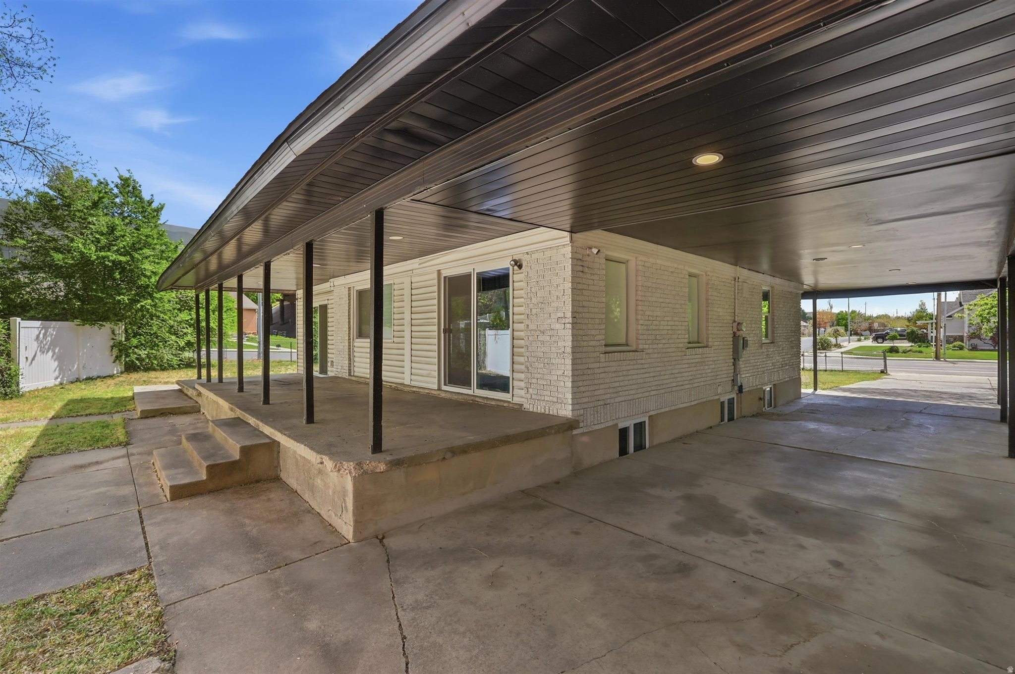 KRISTEN KOVE - Residential