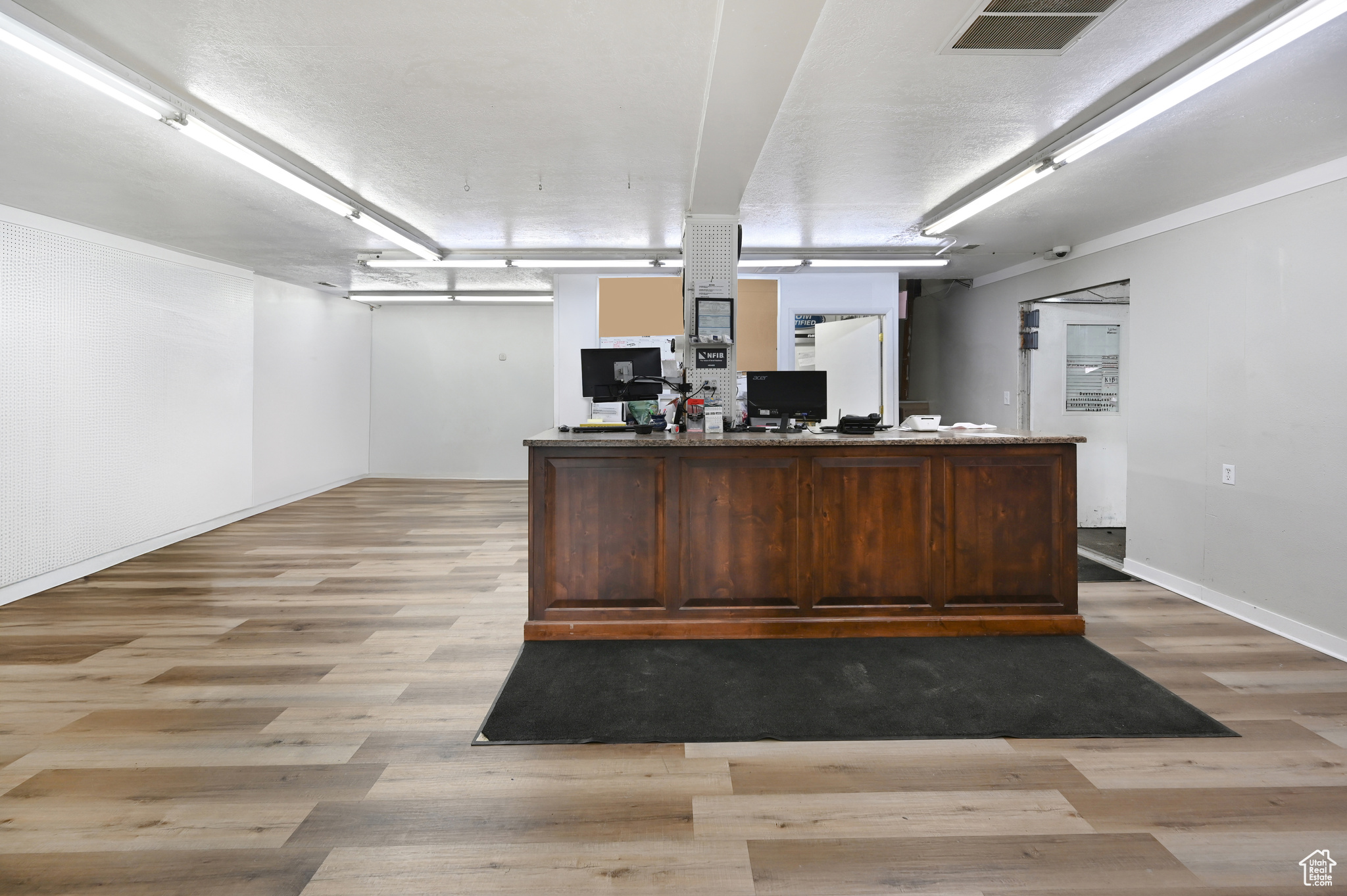 GUTKE SUBD - Commercial Sale