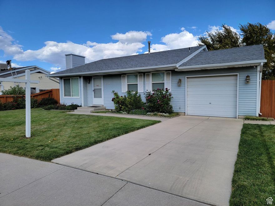 Sharp Multi Level on Quiet Street, Original Owner, Clean Open Floorplan, Close to Schools, Shopping and UTA, Great Yard. Fireplace never used, Ramp in garage can be removed at buyers request. Security Cameras included, Gas Dryer, Washer, TV Antenna Included