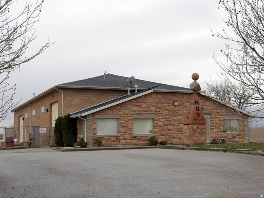 Property Information:  Functional 6,500 SF Office/Warehouse On 2.59 Acres  Four (4) 12'x16' GL Doors  Fully Fenced & Secured Yard With Drive-Thru Access  16'-18' Clear Height Power: 3-Phase/660V/*400 Amps*  Year Built: 2004  Zoning: HC (Heavy Commercial) - Allows For A Wide Range Of Commercial & Light Industrial Uses (Outdoor Storage Permitted) HVAC: Forced Air (Office) - Shop Heaters (Warehouses)  Secured Gate Access Construction: Masonry  Hard To Find Building W/Yard In High-Growth Corridor   Ideal Uses:  Contractor Yard Fleet & Service Businesses Equipment Storage  Light Industrial/Flex Users