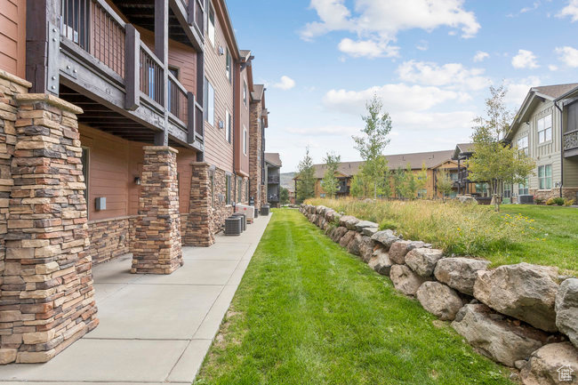 BLACK ROCK RIDGE - Residential