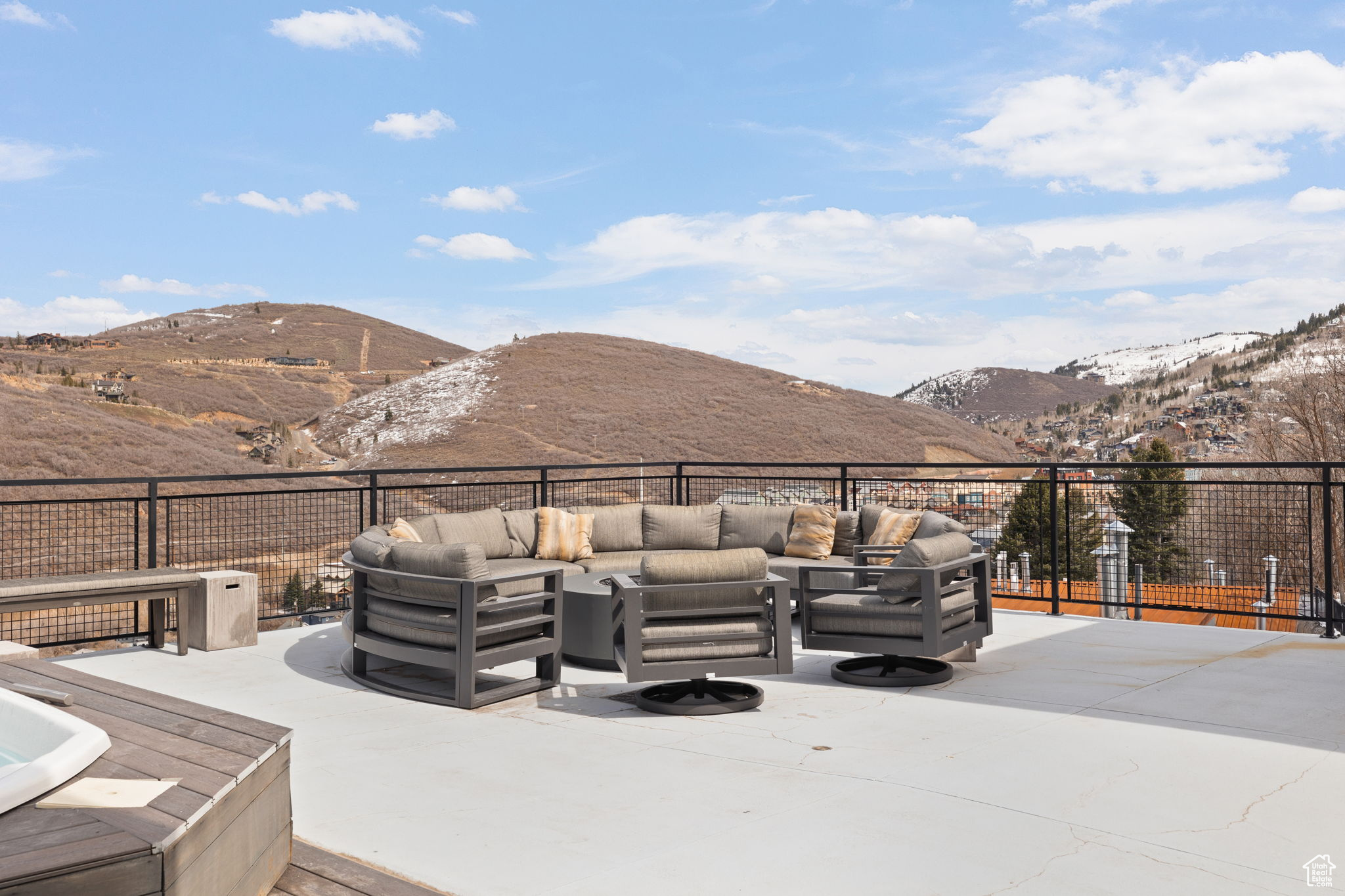 KINGS CROWN - Residential