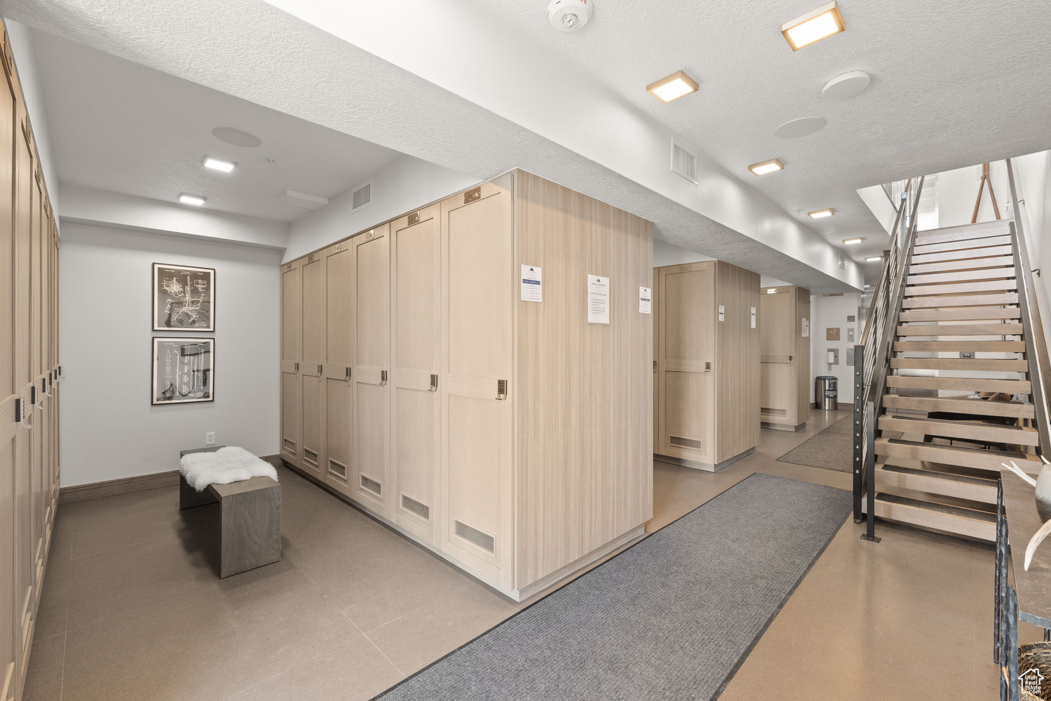 KINGS CROWN - Residential