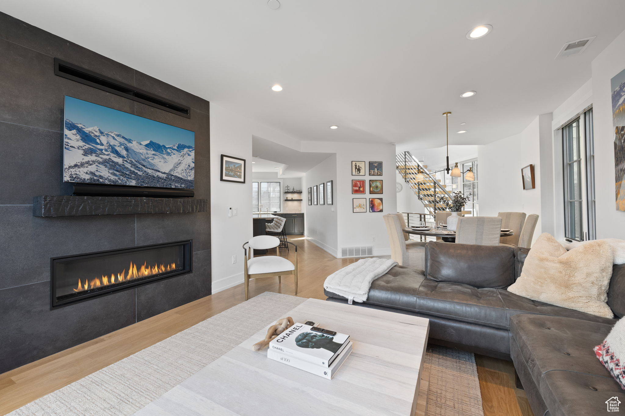 KINGS CROWN - Residential