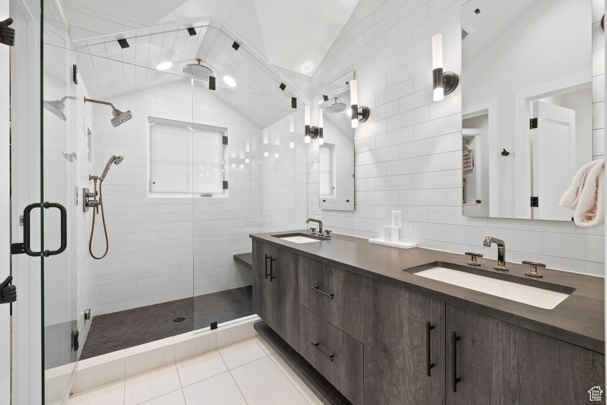 KINGS CROWN - Residential