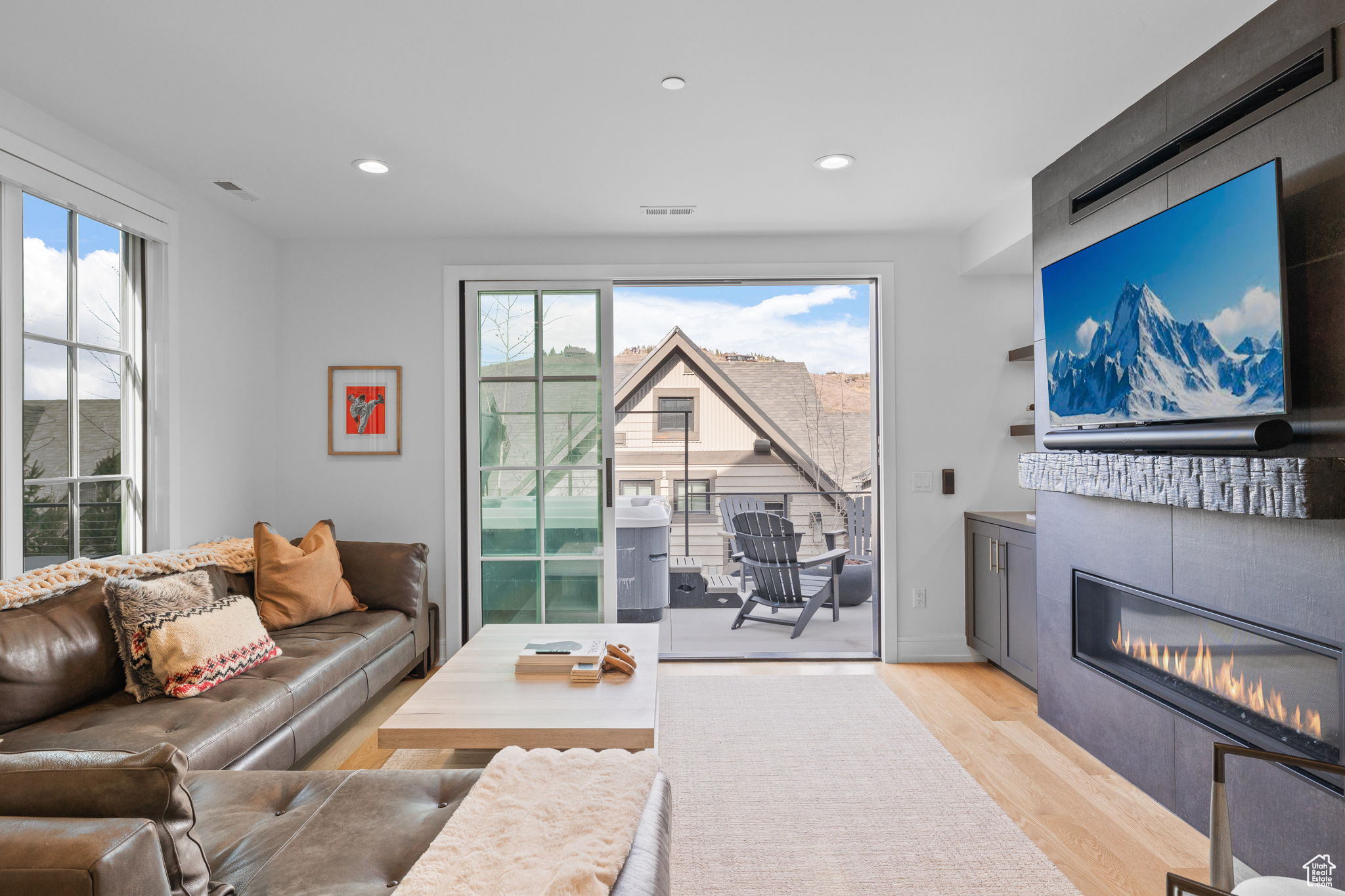 KINGS CROWN - Residential