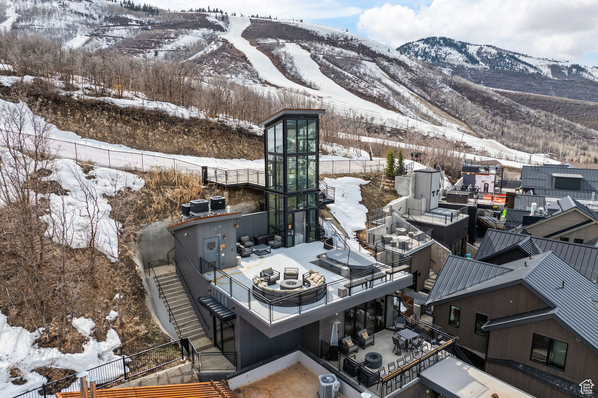 KINGS CROWN - Residential