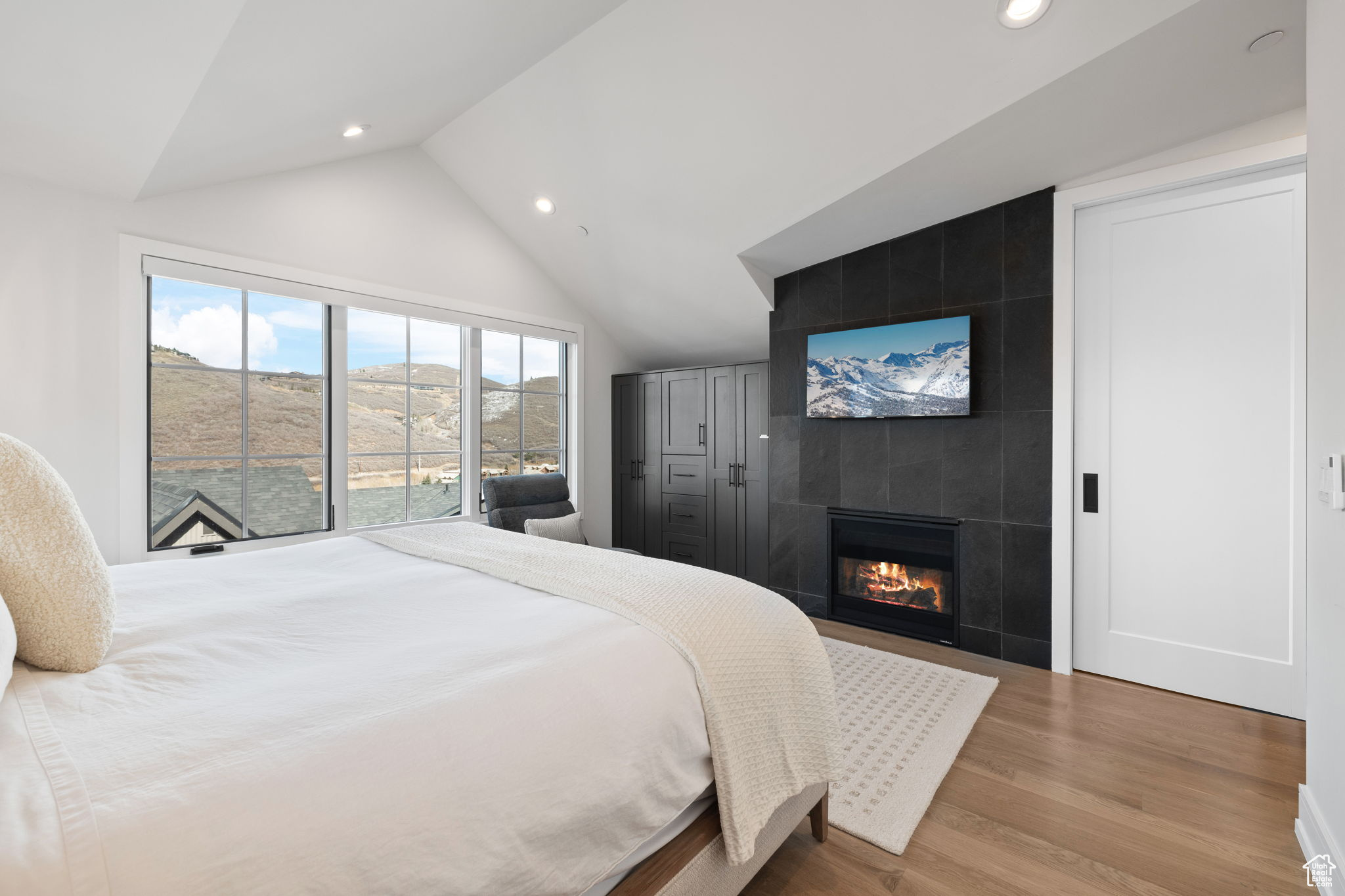 KINGS CROWN - Residential