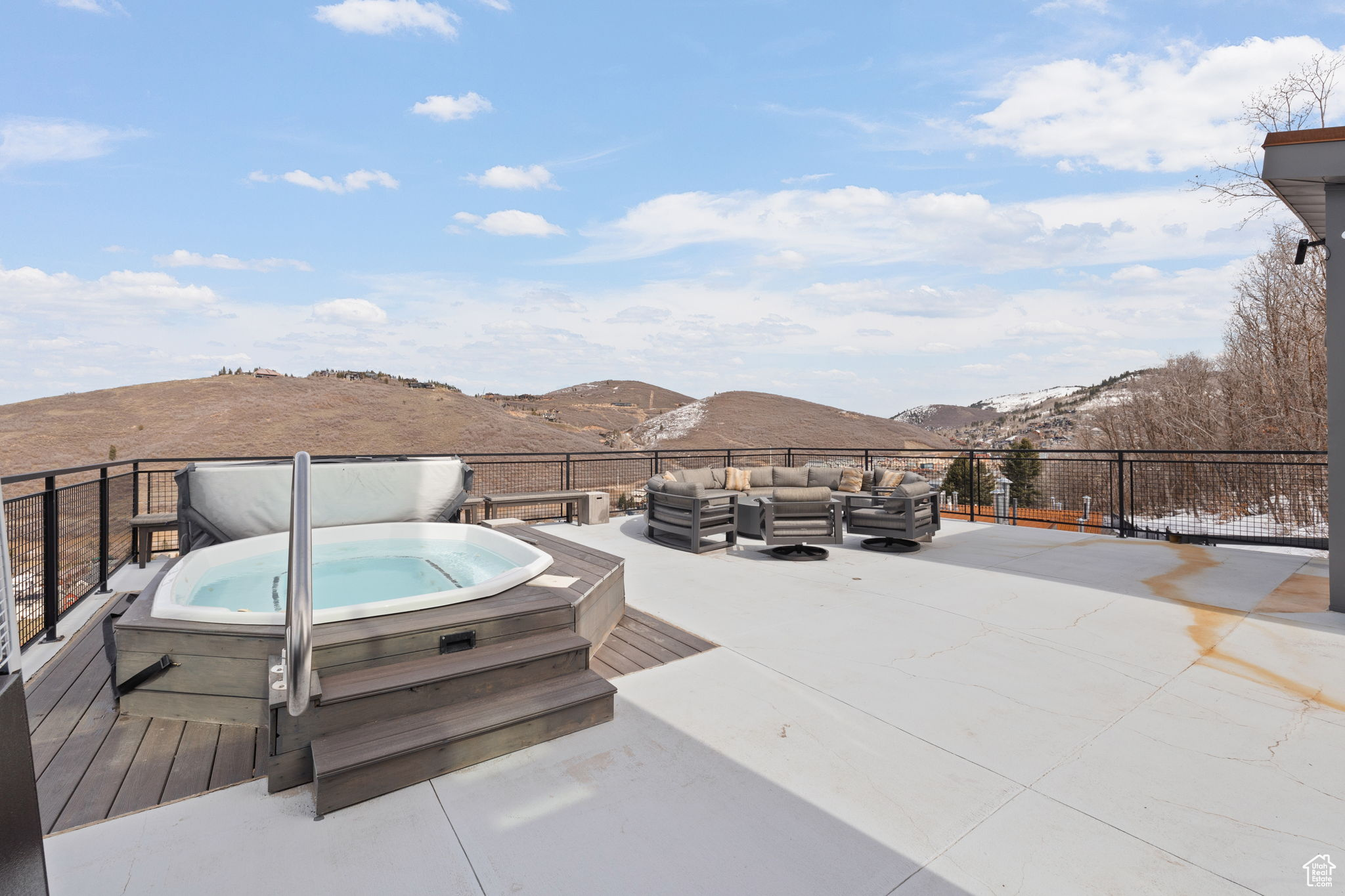 KINGS CROWN - Residential