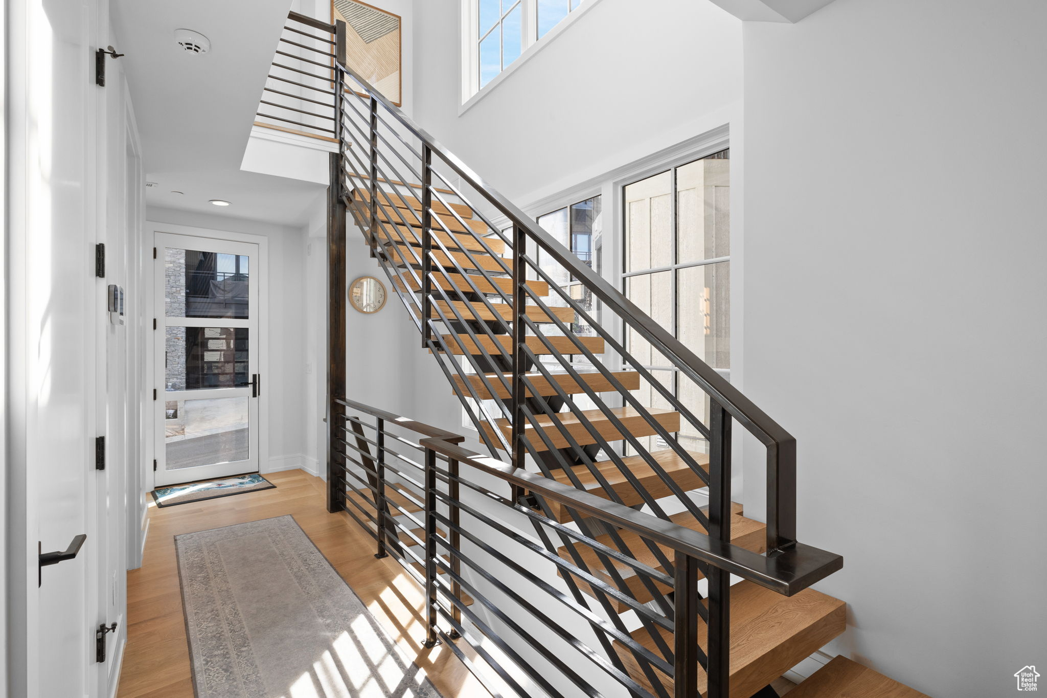 KINGS CROWN - Residential