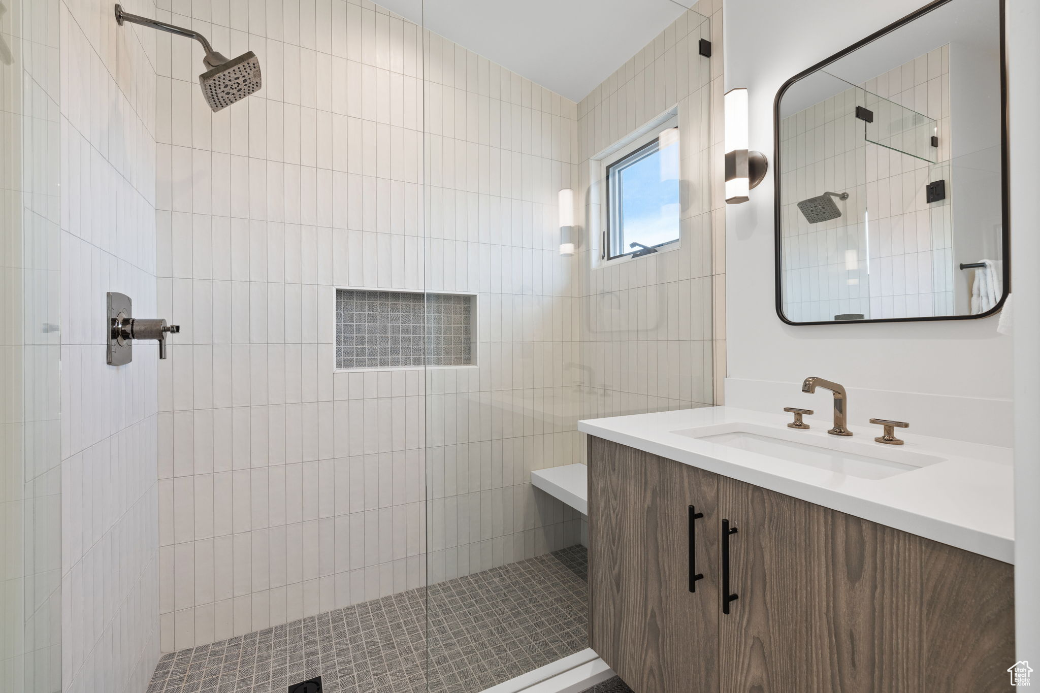 KINGS CROWN - Residential