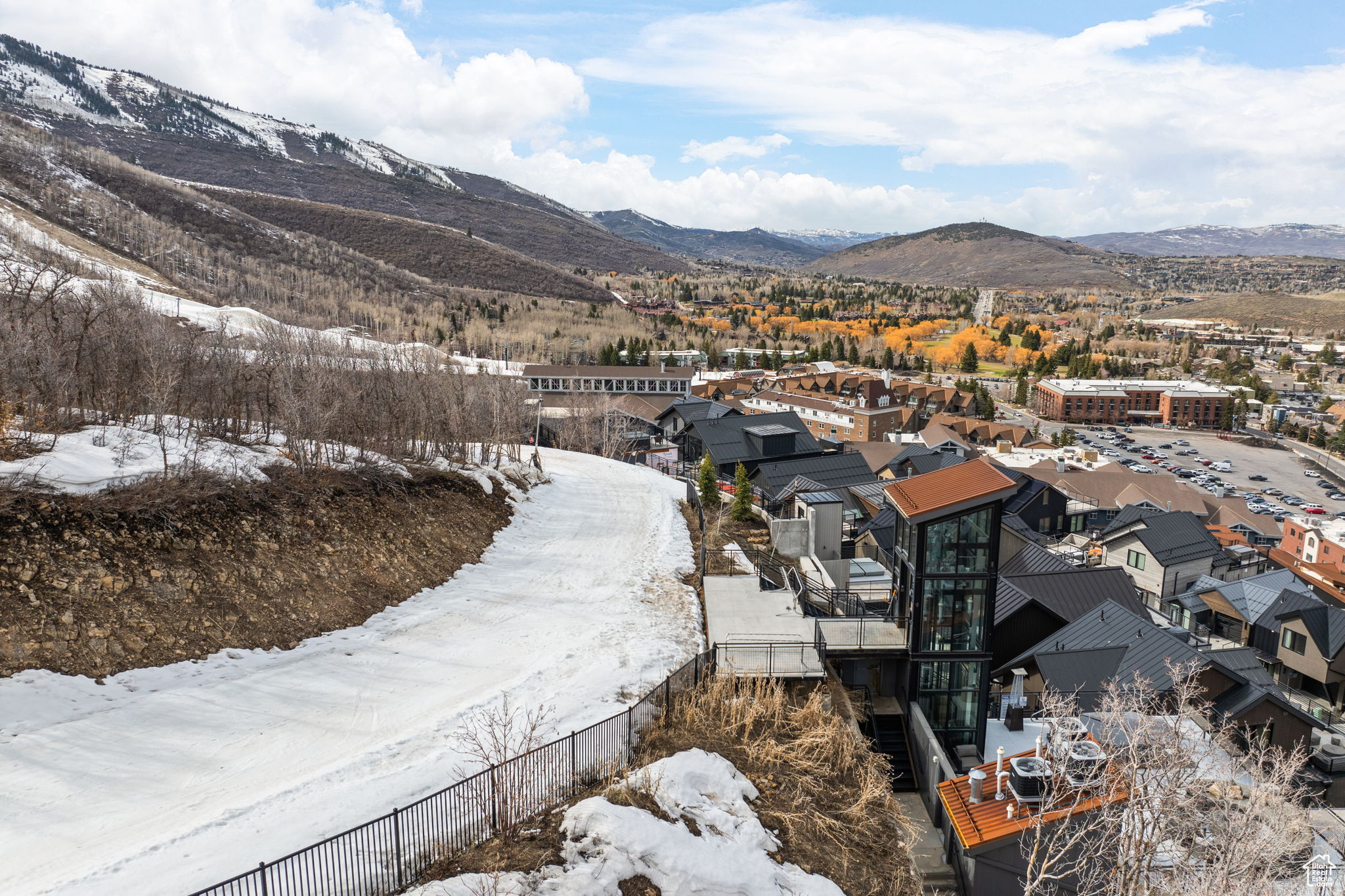 KINGS CROWN - Residential