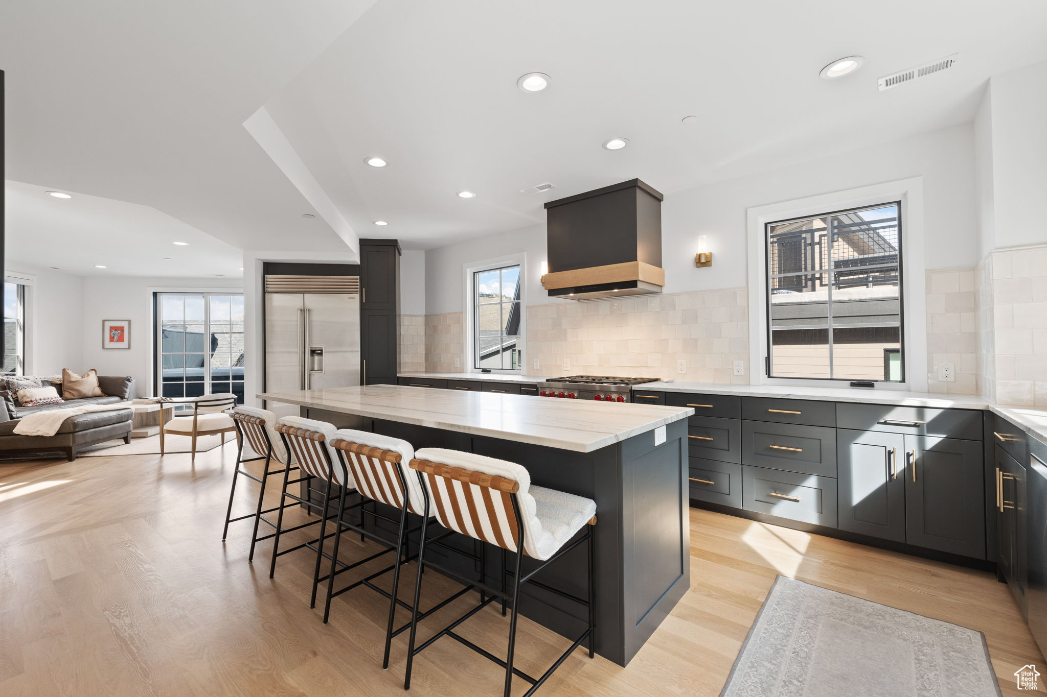 KINGS CROWN - Residential