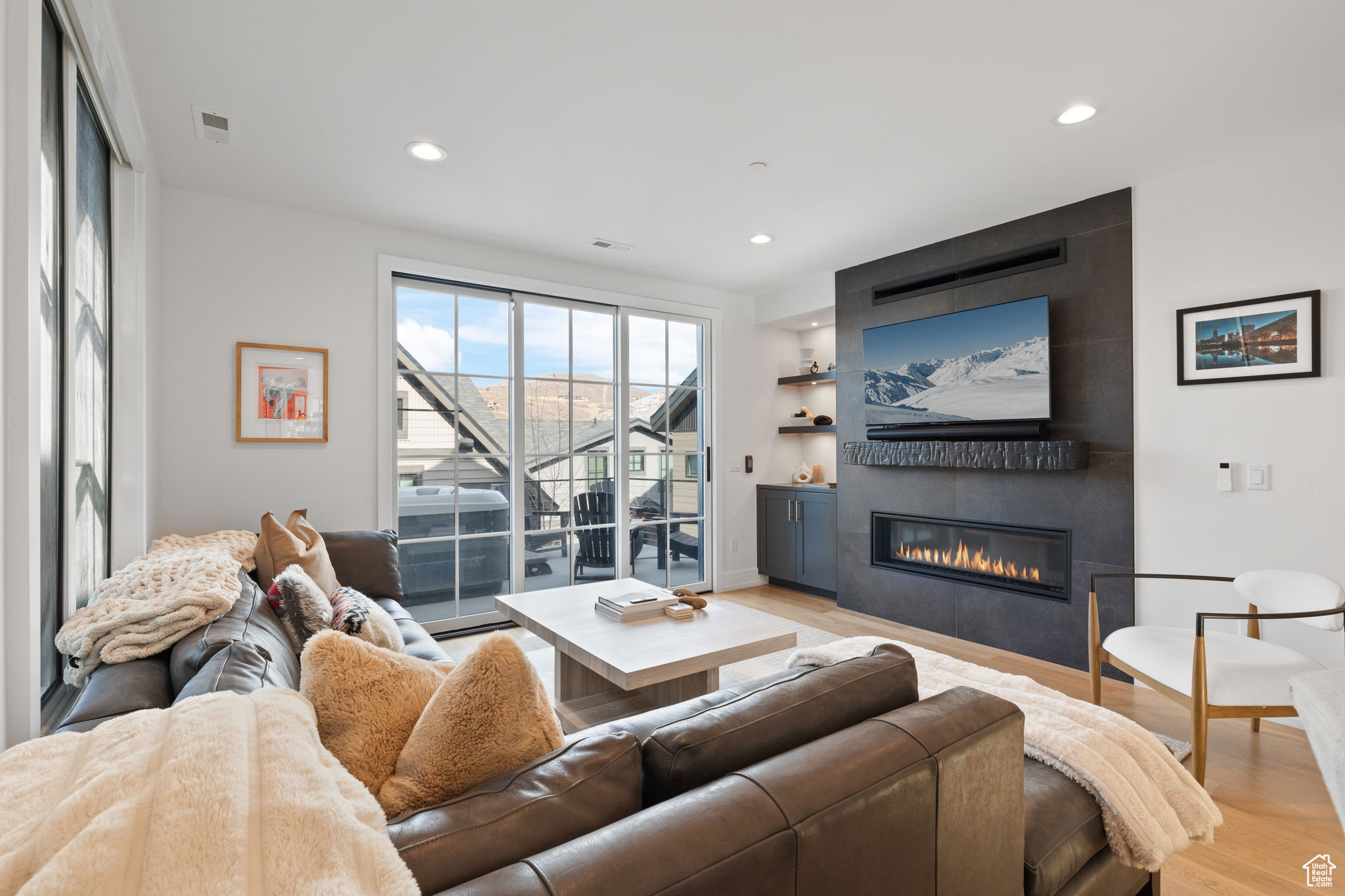 KINGS CROWN - Residential