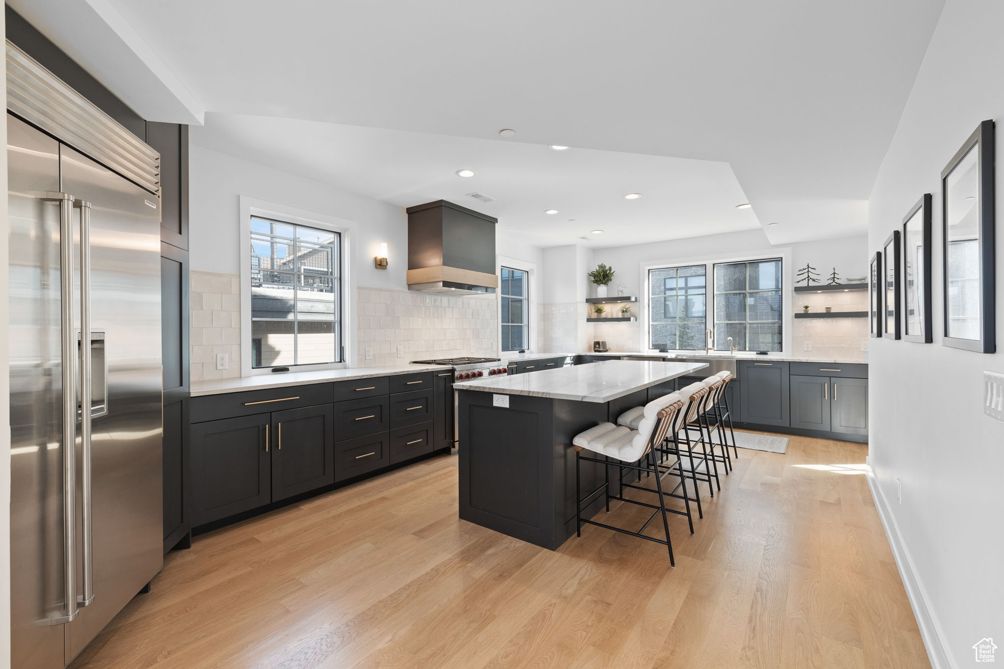 KINGS CROWN - Residential