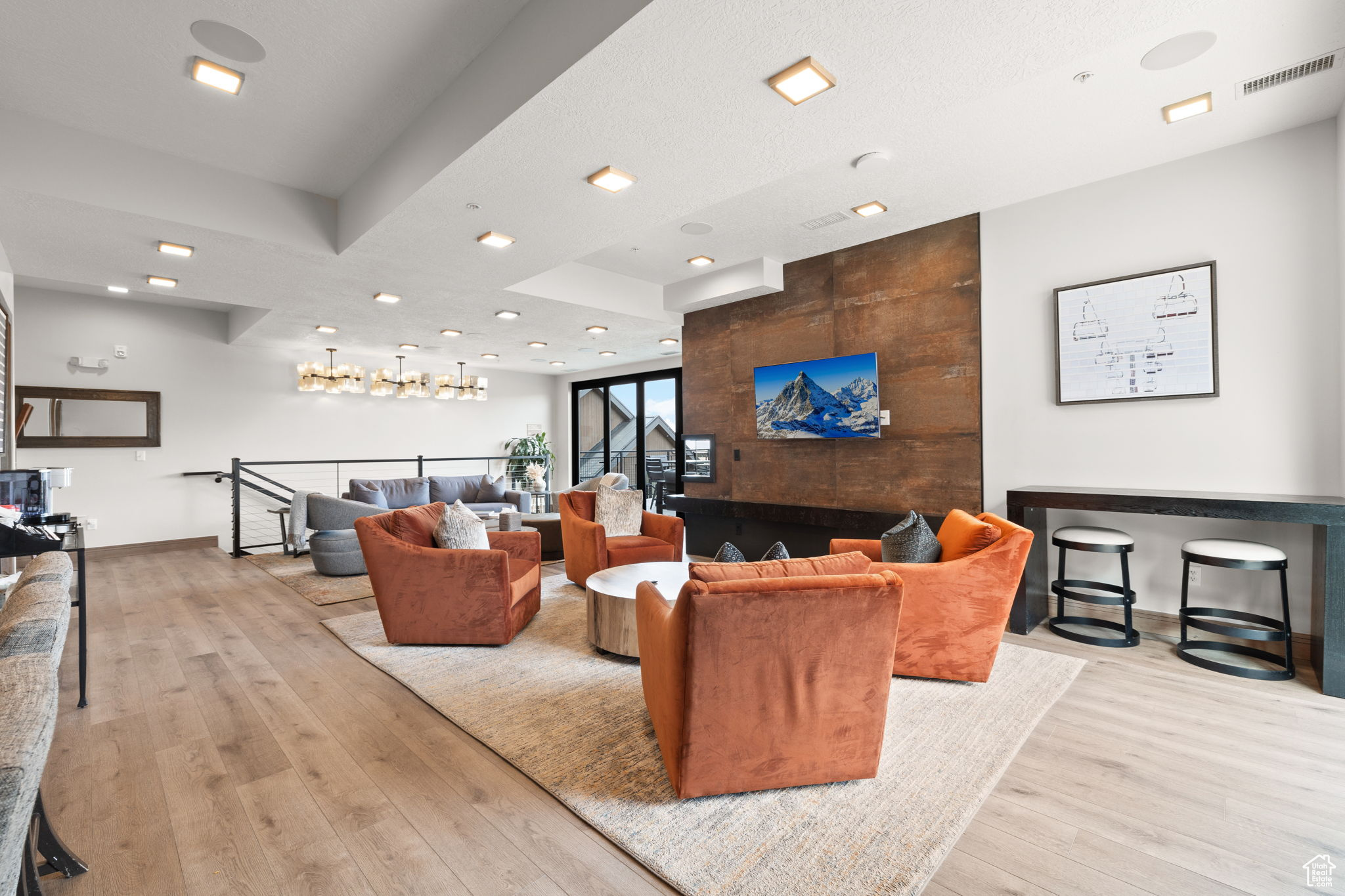 KINGS CROWN - Residential