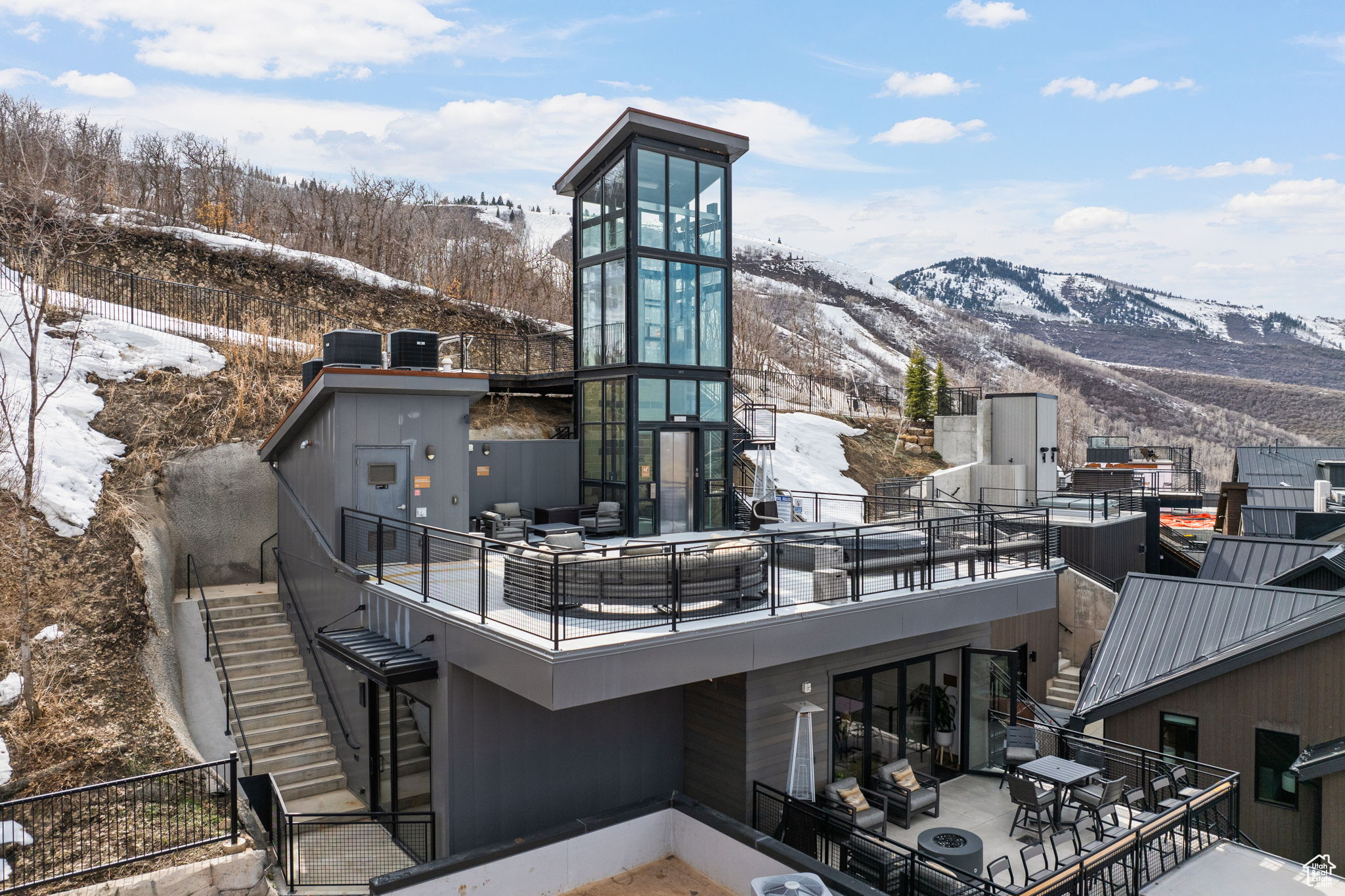 KINGS CROWN - Residential