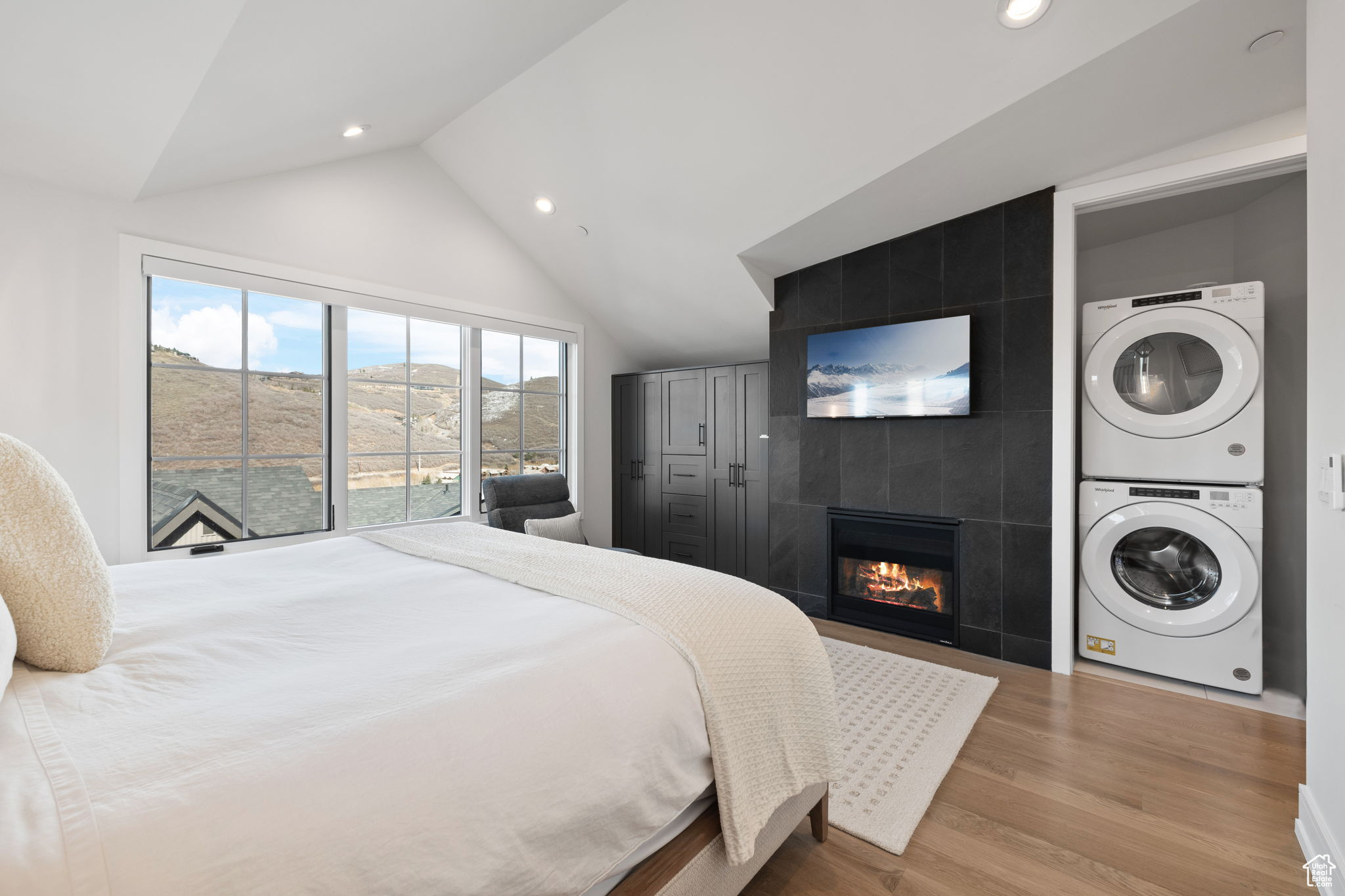 KINGS CROWN - Residential