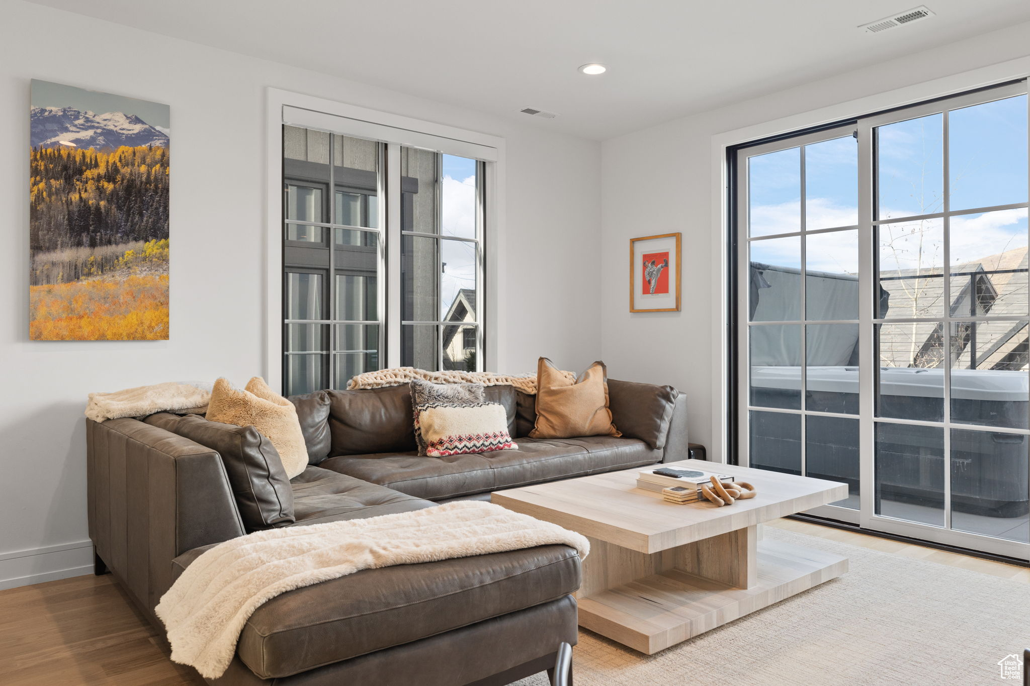 KINGS CROWN - Residential