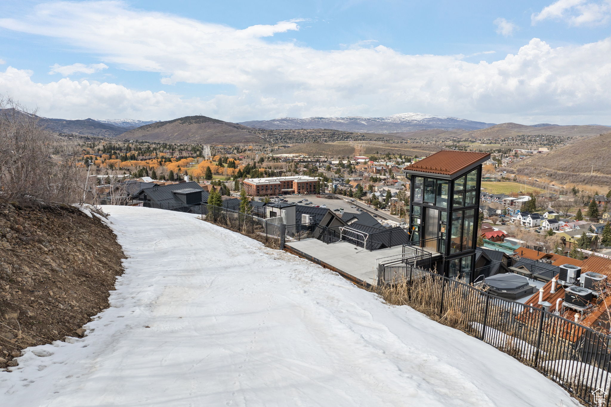 KINGS CROWN - Residential