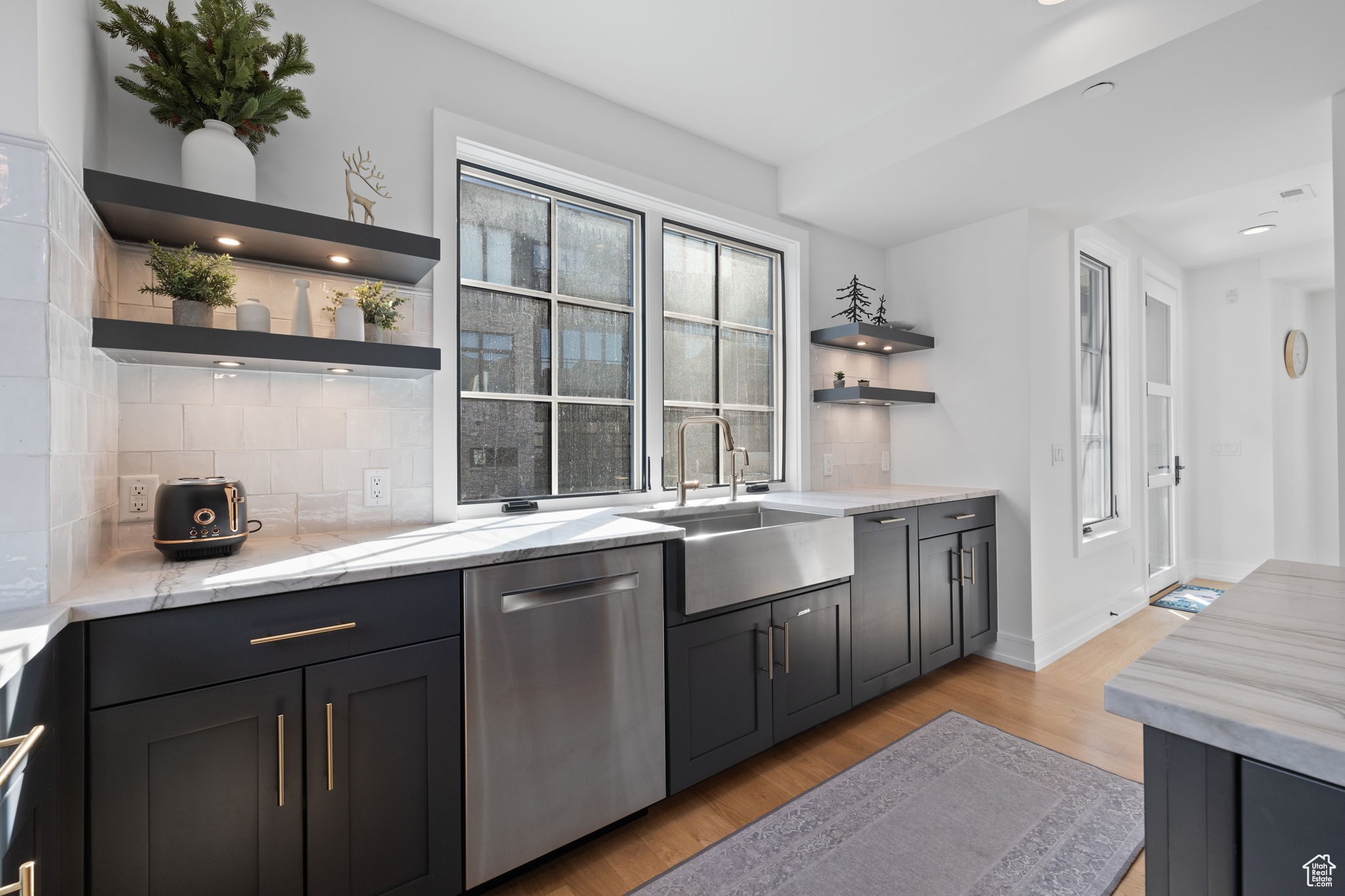 KINGS CROWN - Residential