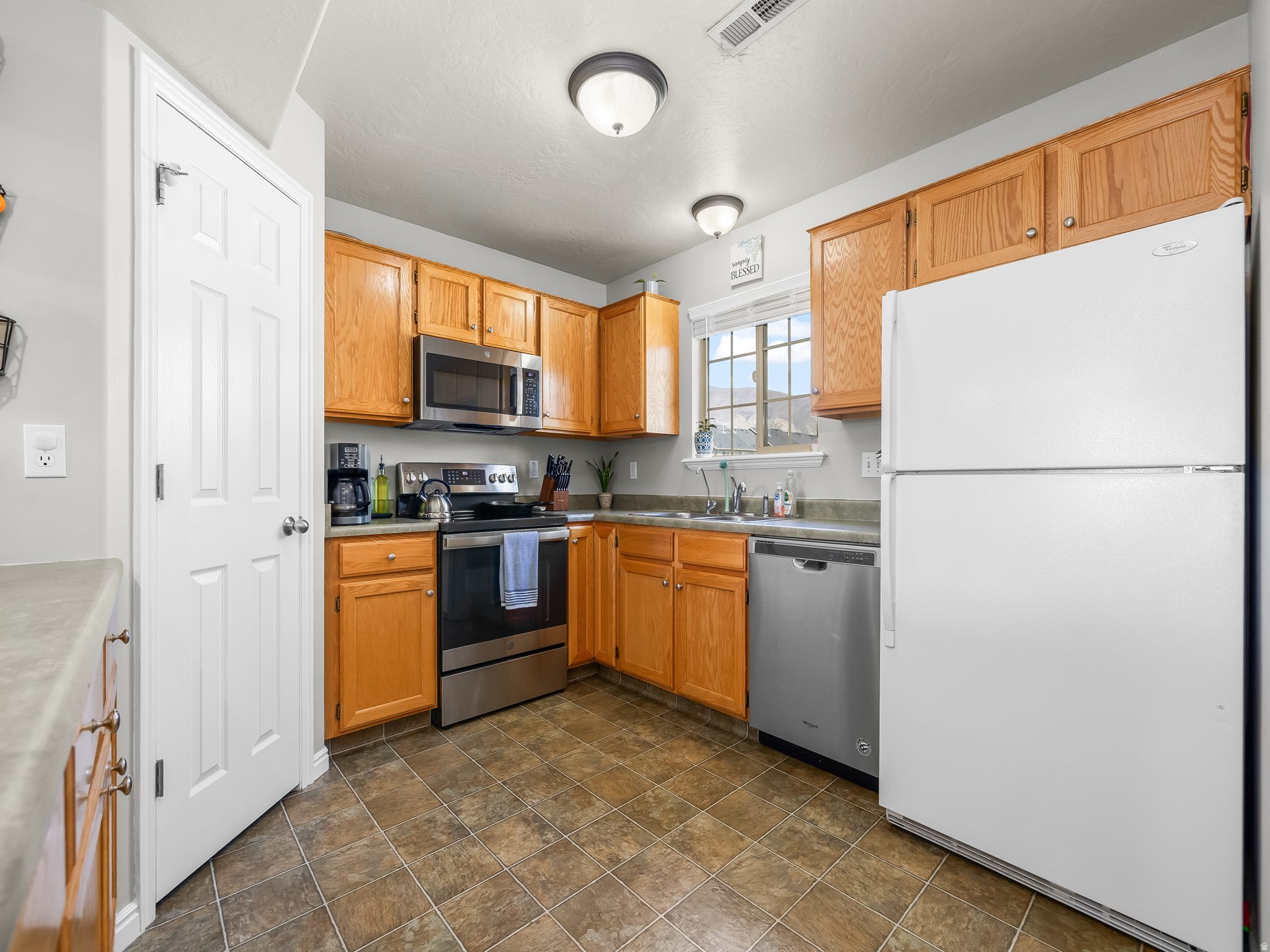 TOWNHOMES AT CAMELOT - Residential