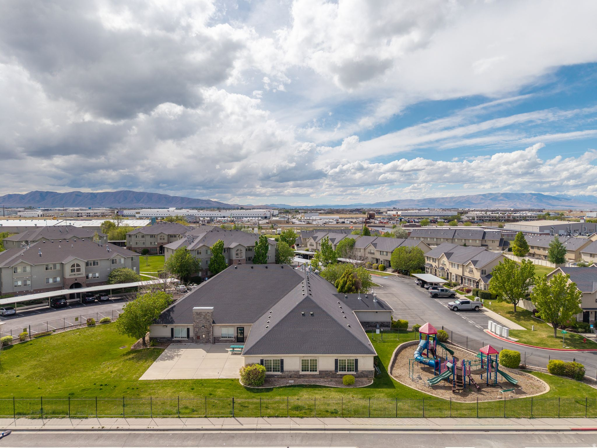 TOWNHOMES AT CAMELOT - Residential