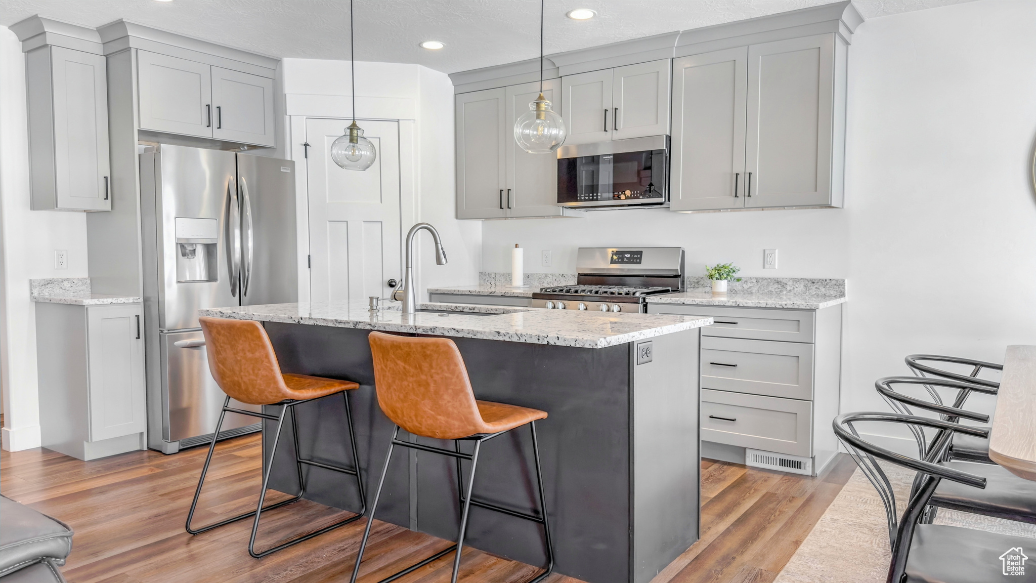 EAGLE POINT - Residential