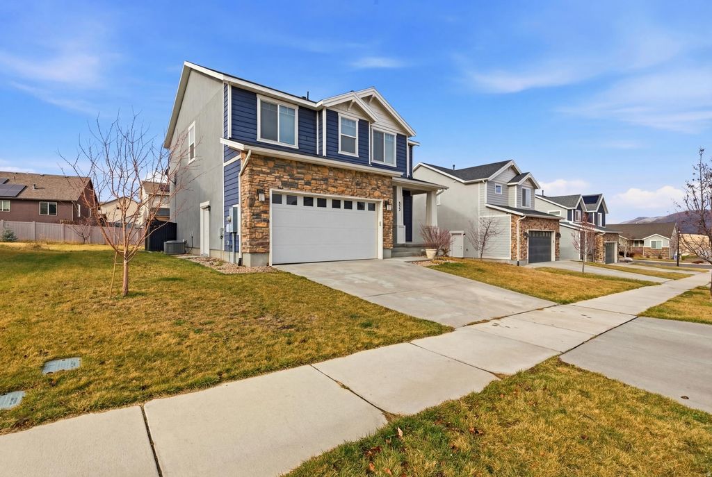 Photo of 332 STONE DR, Santaquin, UT 84655 (MLS # 2130174)