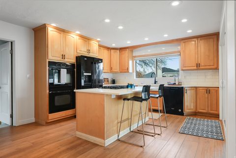 Tiny photo for 5749 S MCMILLAN CIR, Murray, UT 84107 (MLS # 2123163)