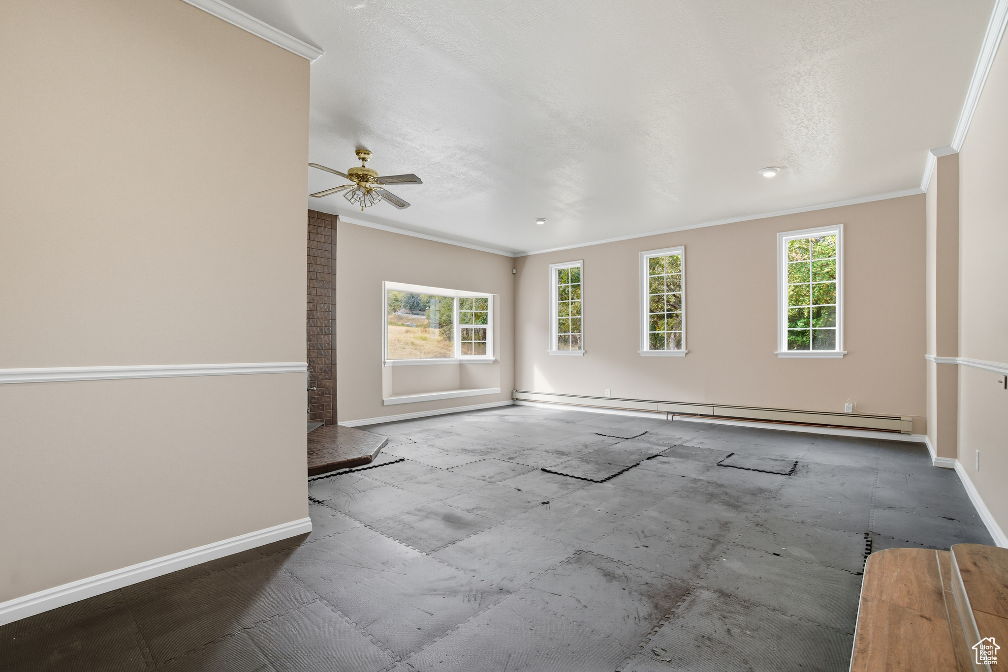 WOODLAND HILLS - Residential